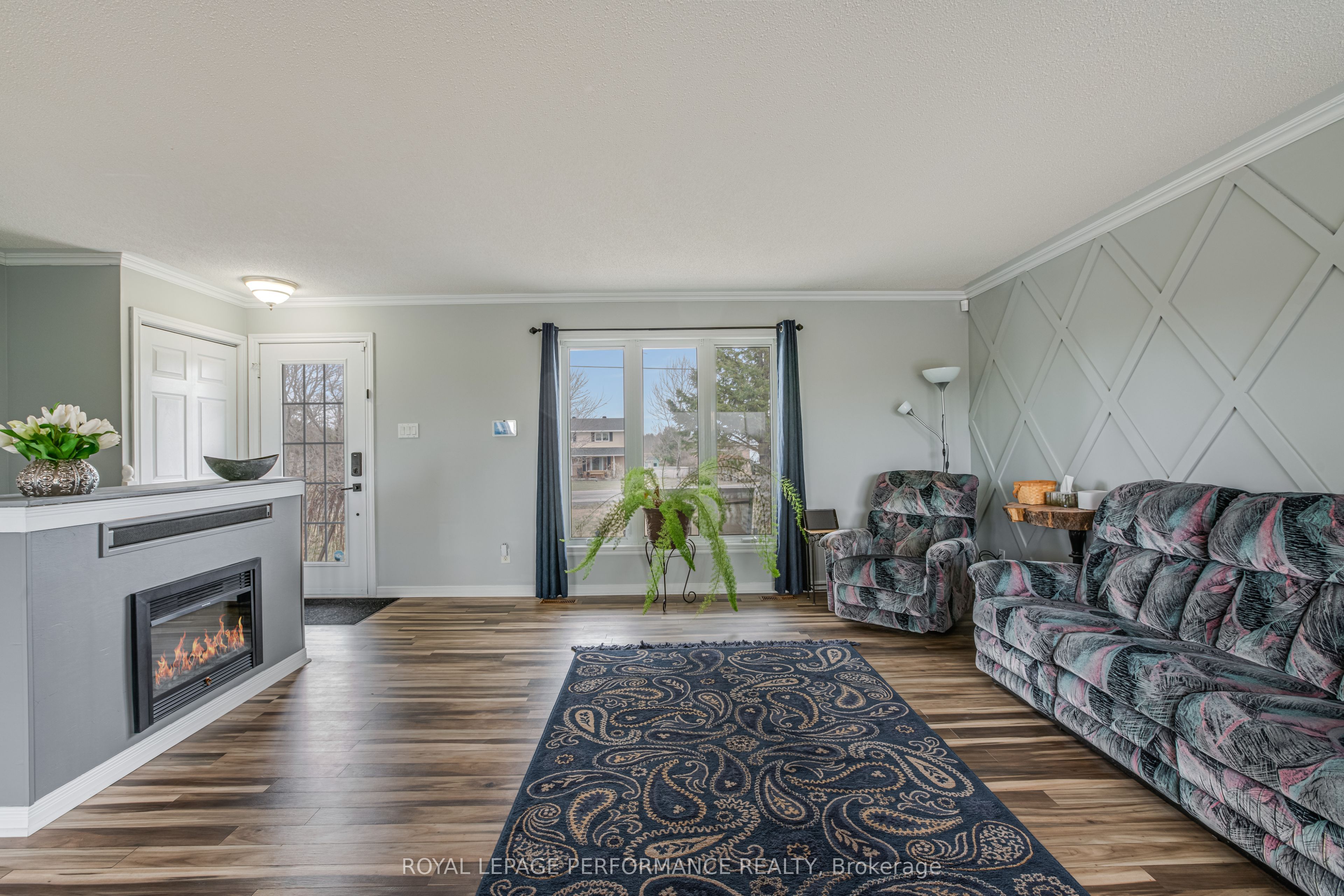 1890 Cassburn Road Property Photo 7