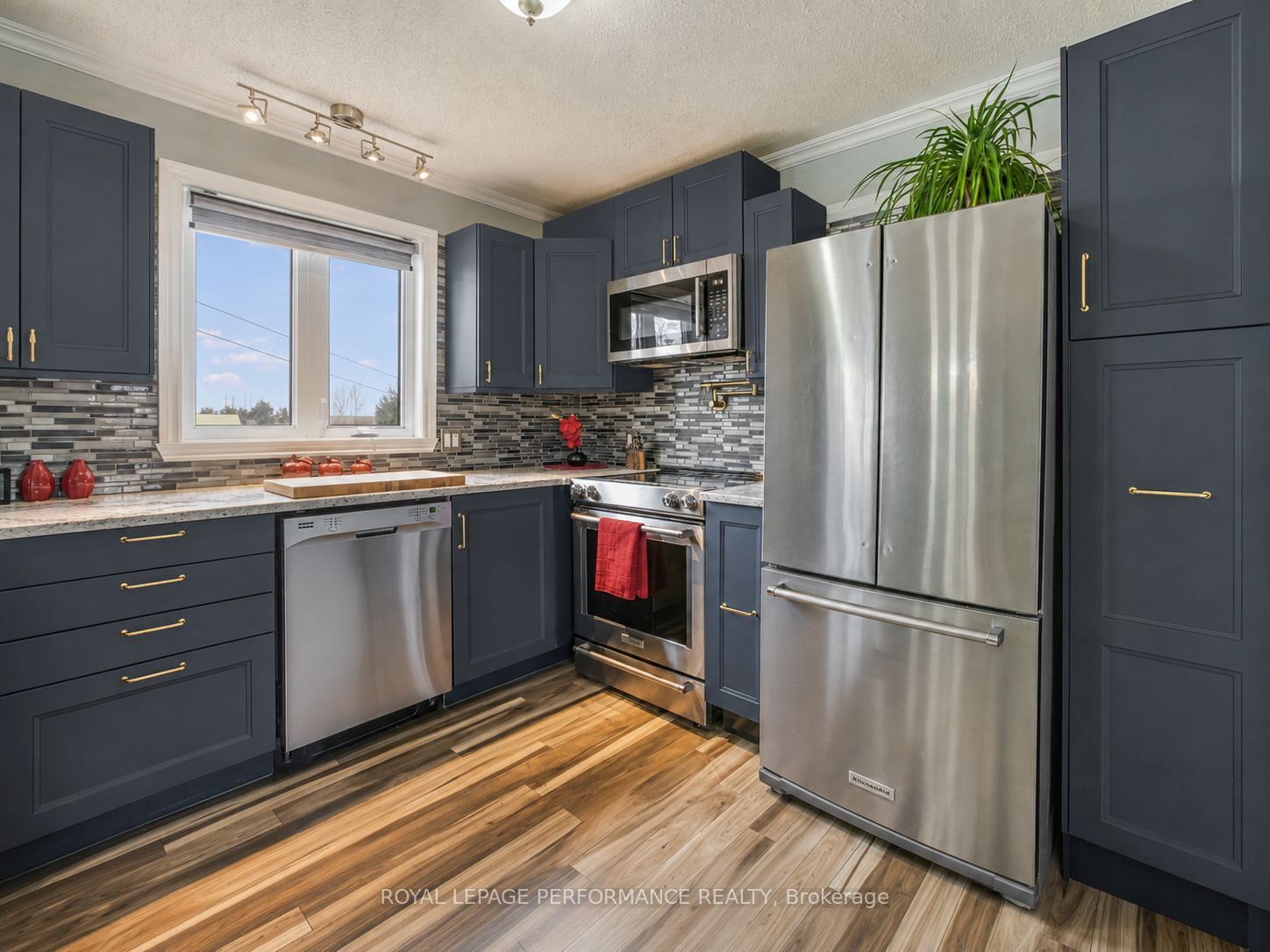 1890 Cassburn Road Property Photo 8