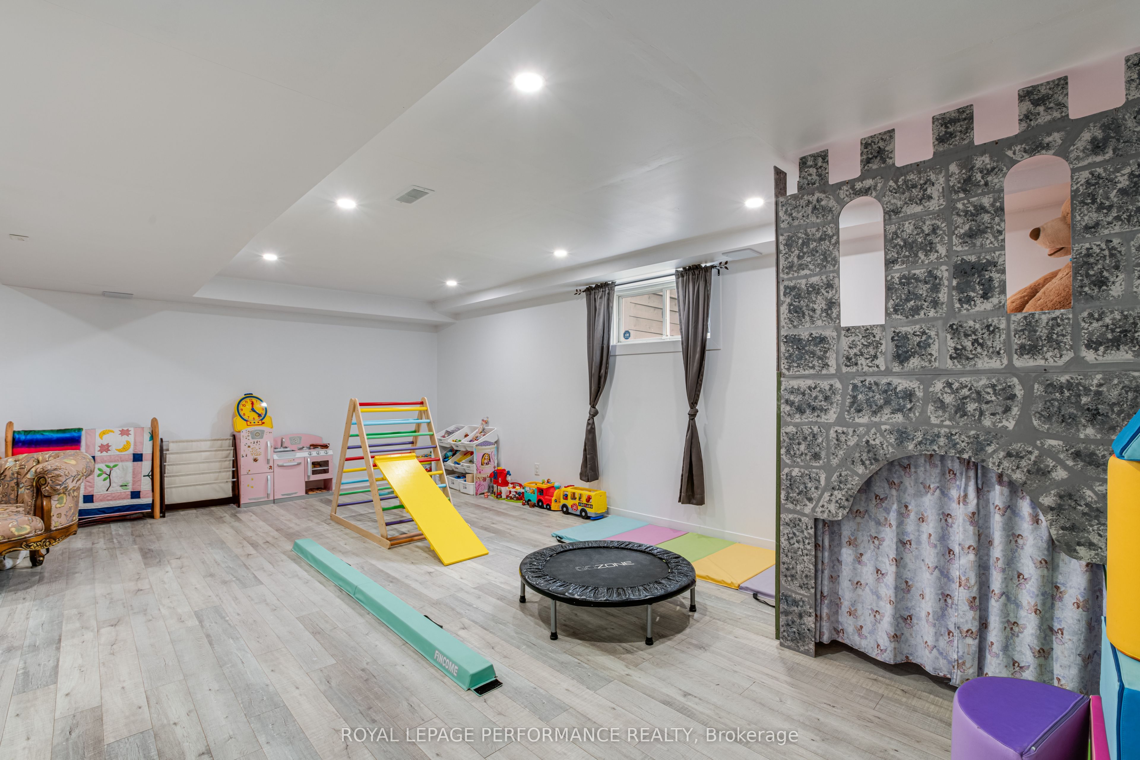 1890 Cassburn Road Property Photo 26