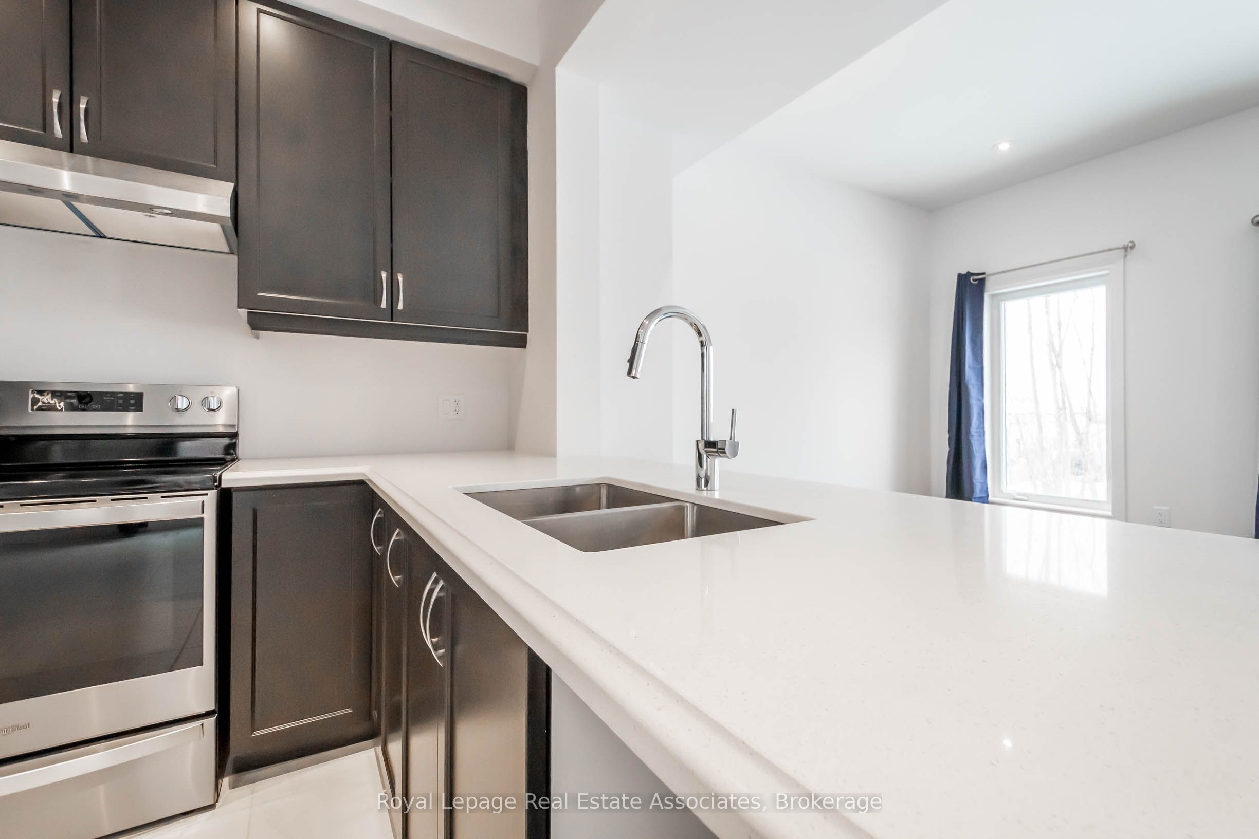 3981 Crown Street Property Photo 8