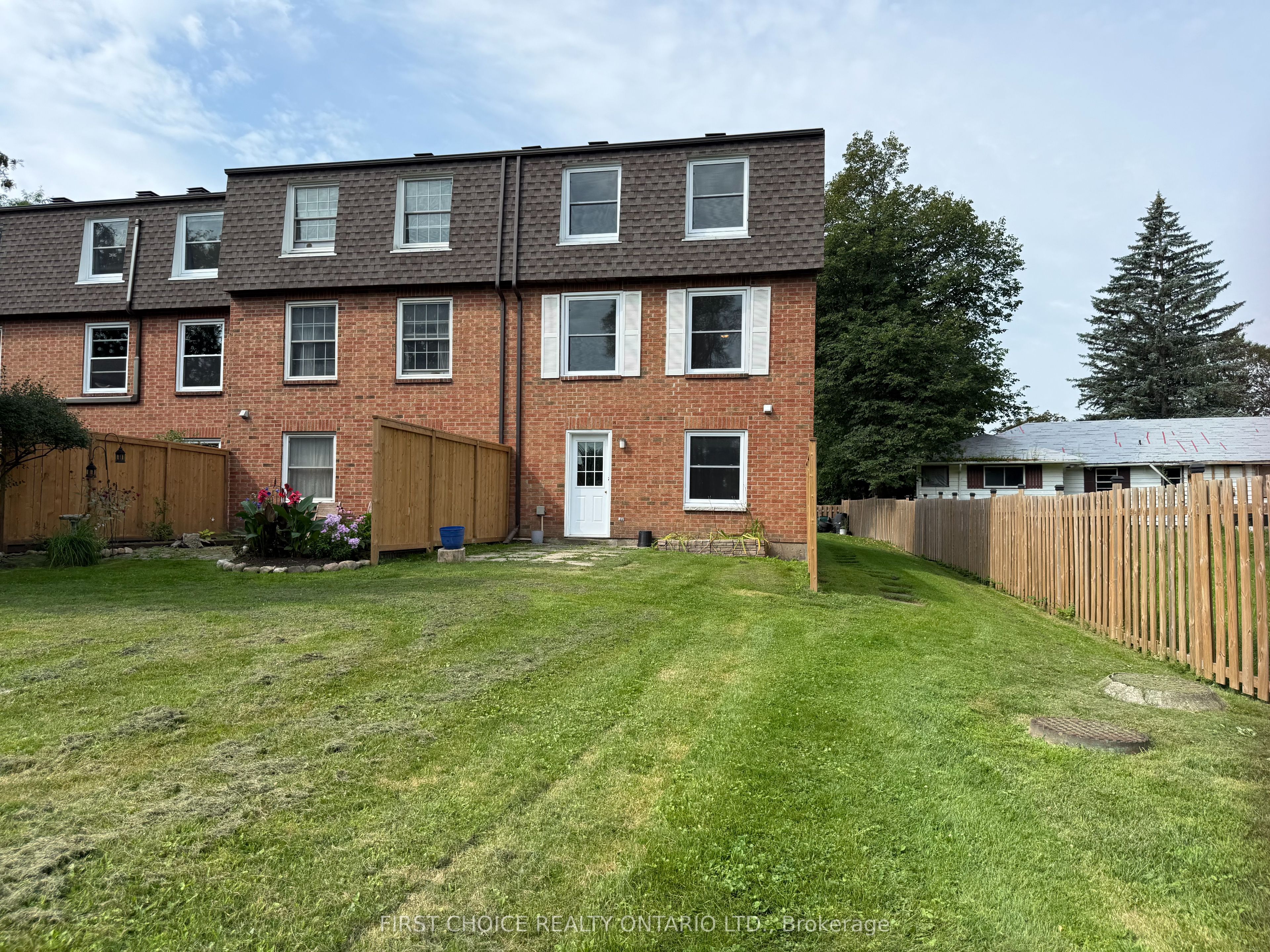 32 Appleby Private N Property Photo 2