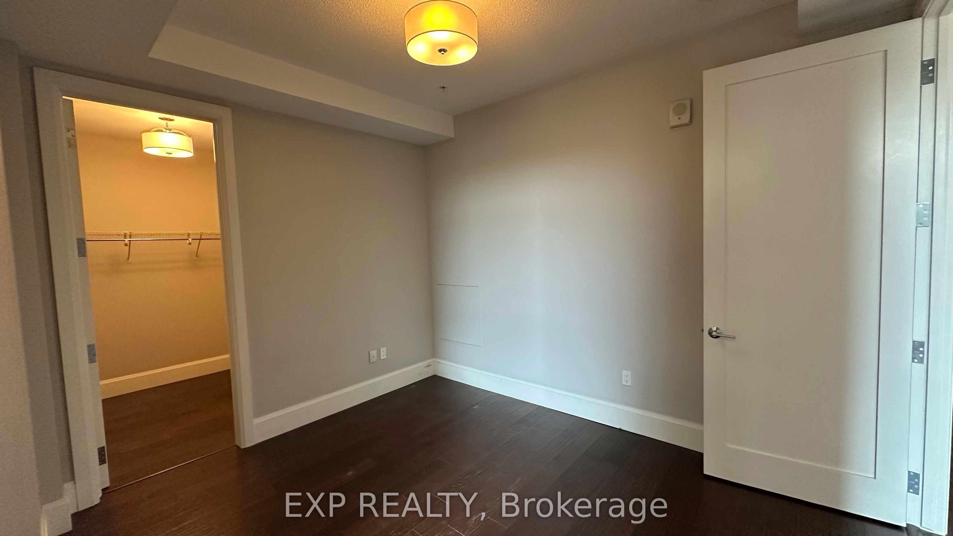 112 King Street E 512 Property Photo 5