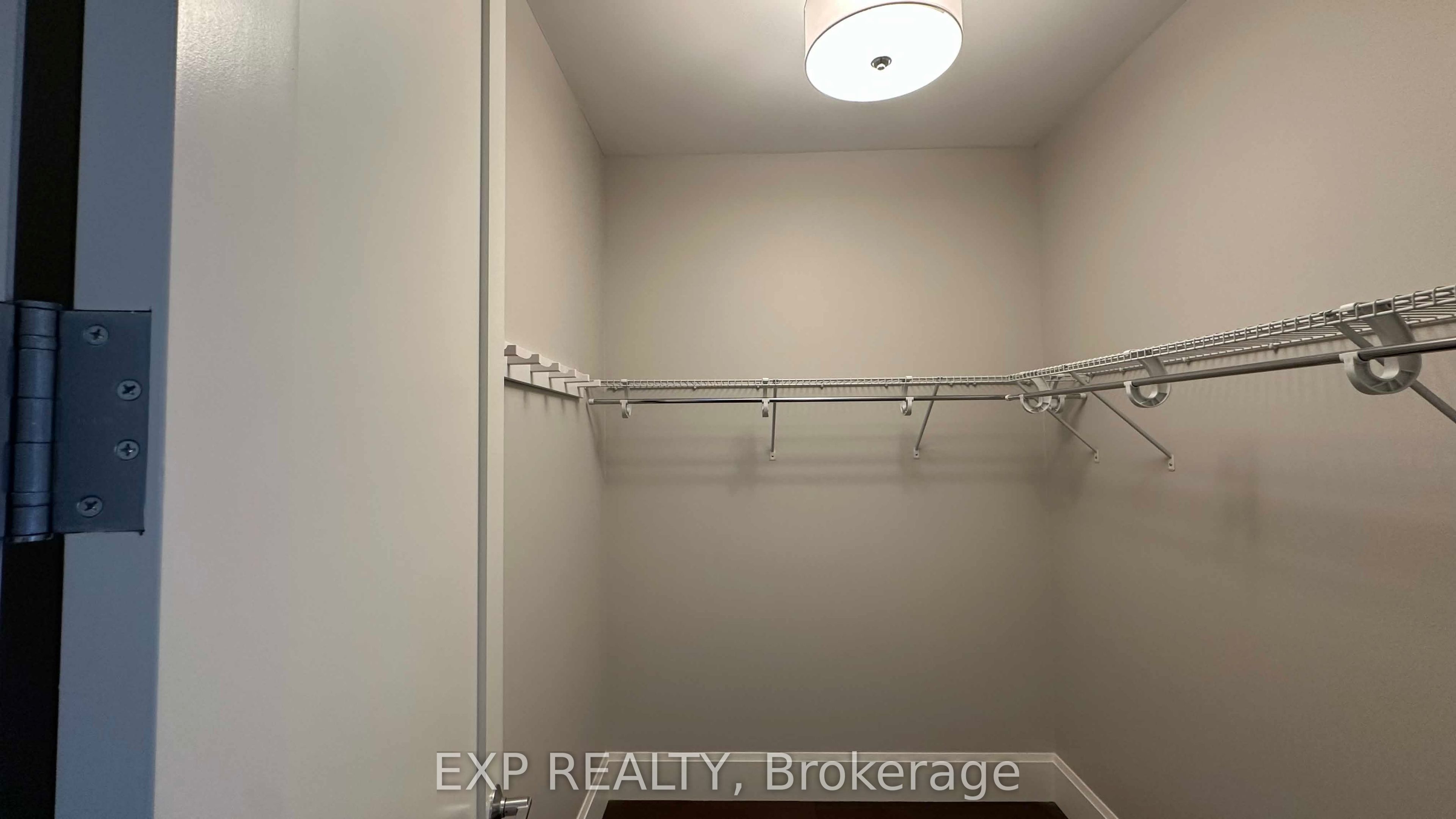 112 King Street E 512 Property Photo 6