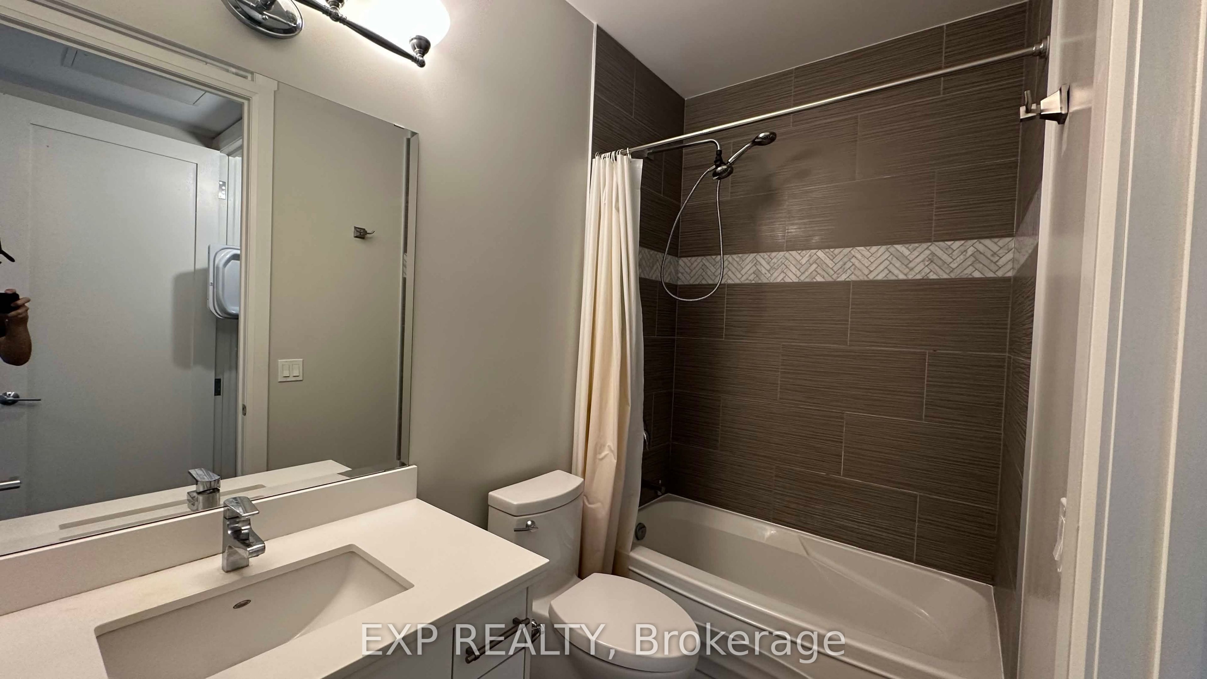 112 King Street E 512 Property Photo 10