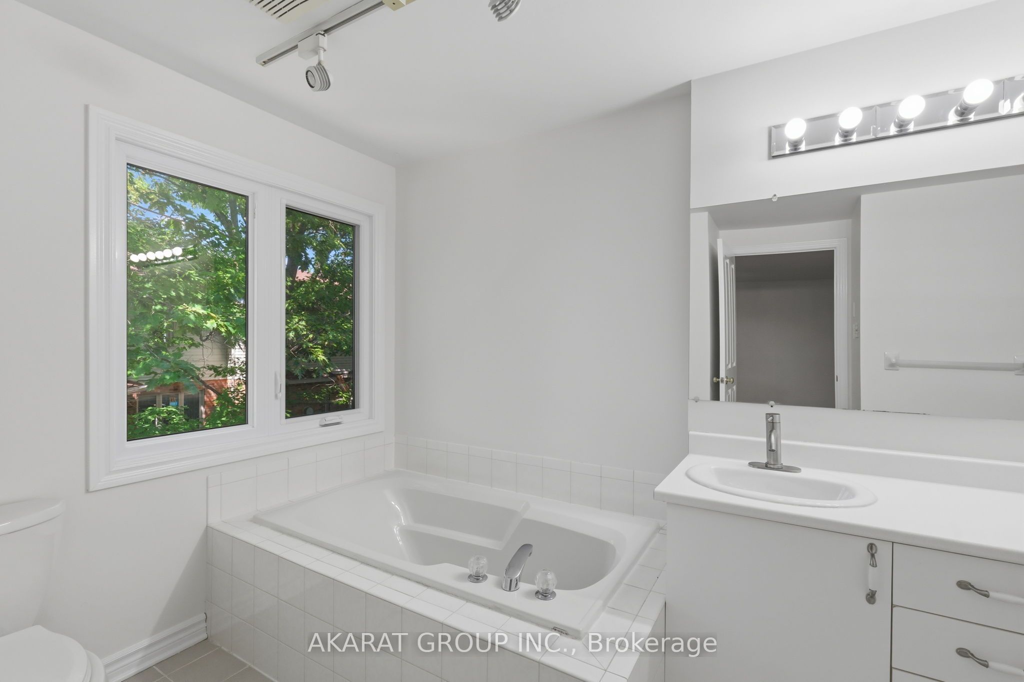 70 Sunnyside Drive 9 Property Photo 28