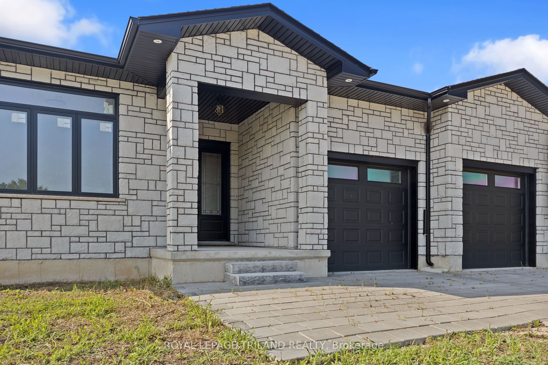 4 Titan Court Property Photo 4