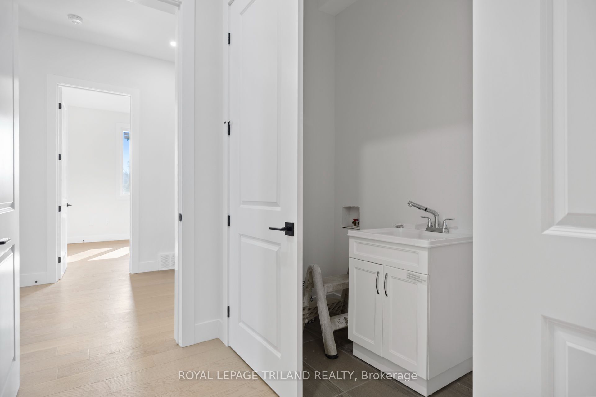 4 Titan Court Property Photo 23