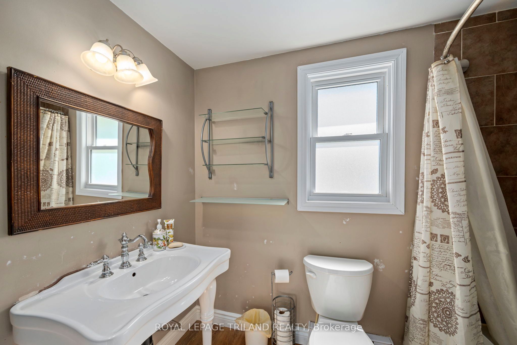 626 Wharncliffe Road S 28 Property Photo 19