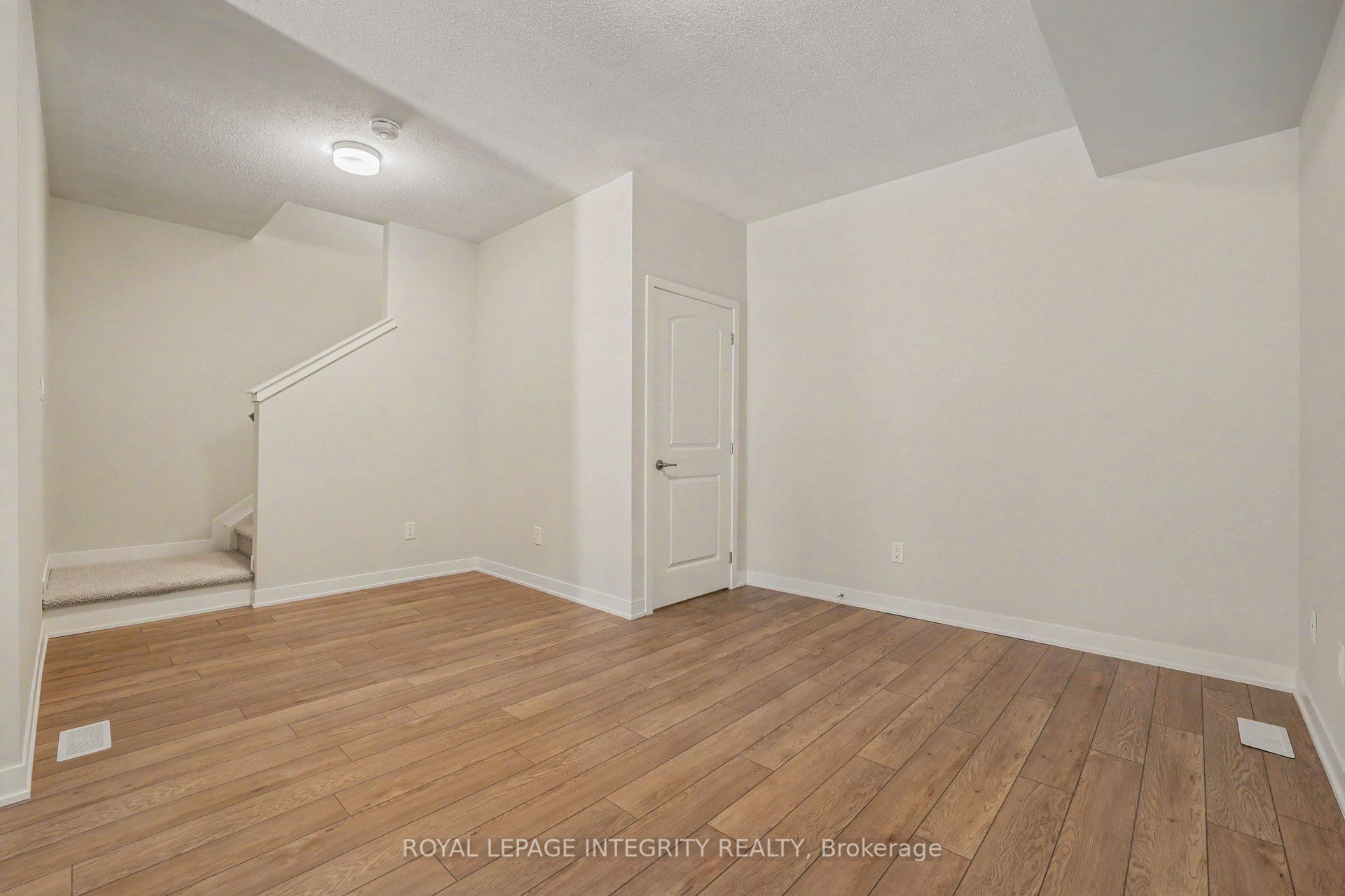 825 Demulcent Lane Property Photo 3