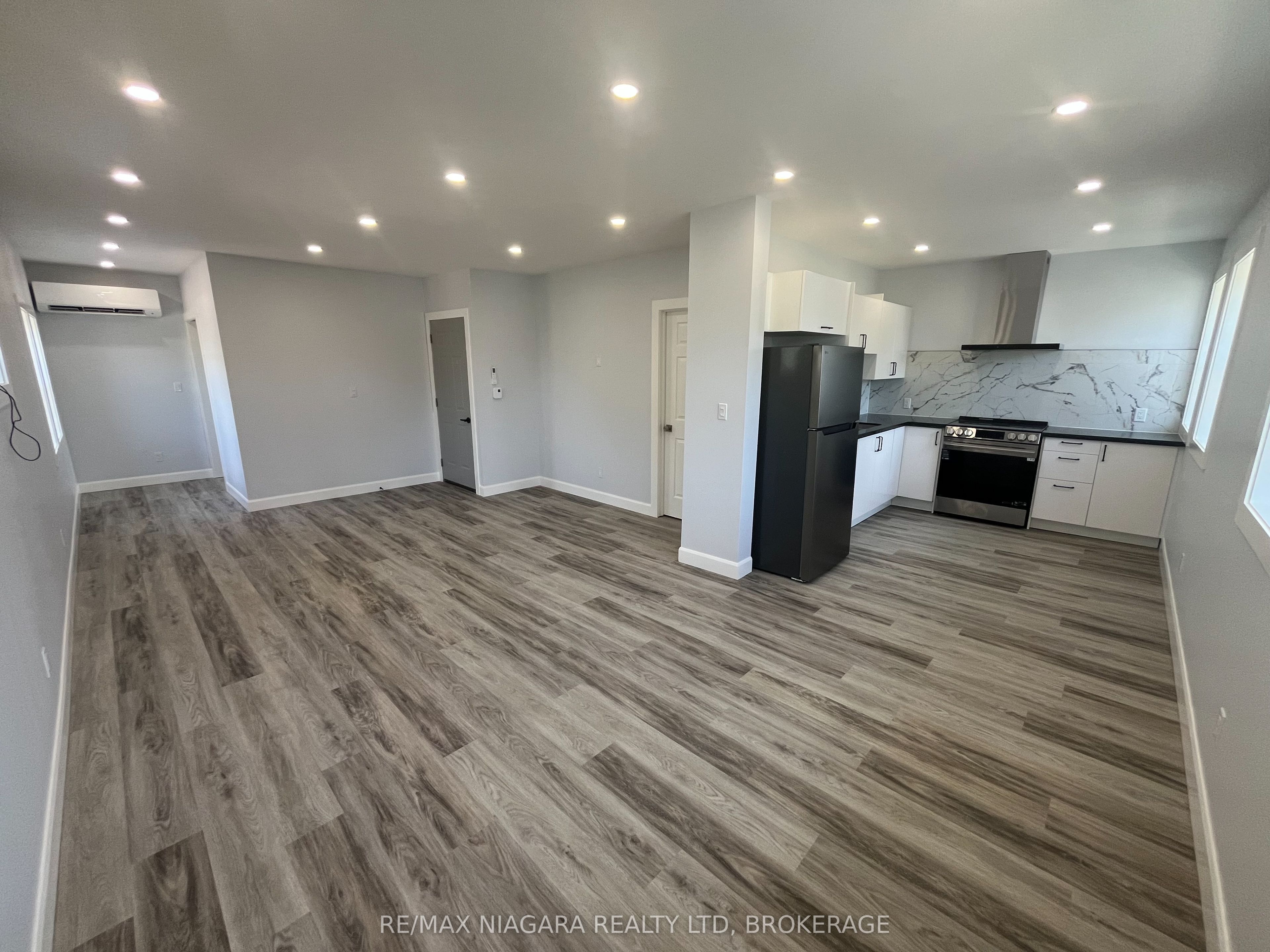 243 Dufferin Street Upper Front Property Photo 2