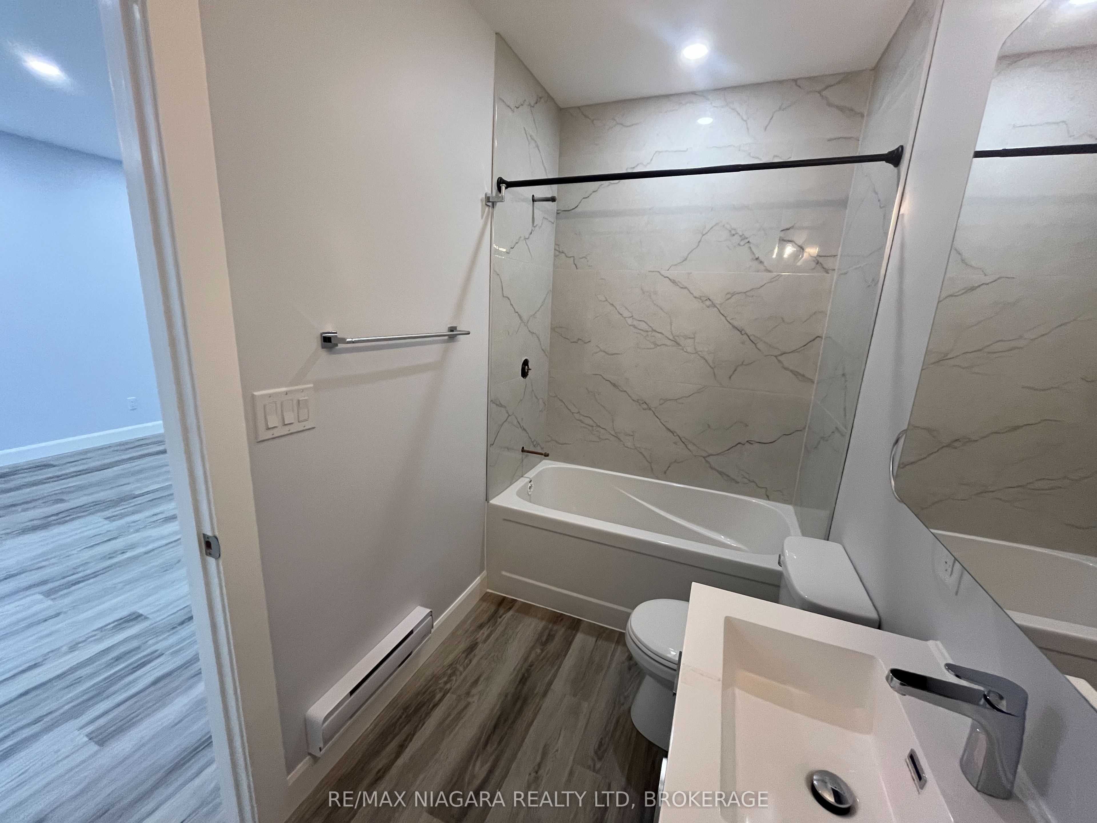 243 Dufferin Street Upper Front Property Photo 7