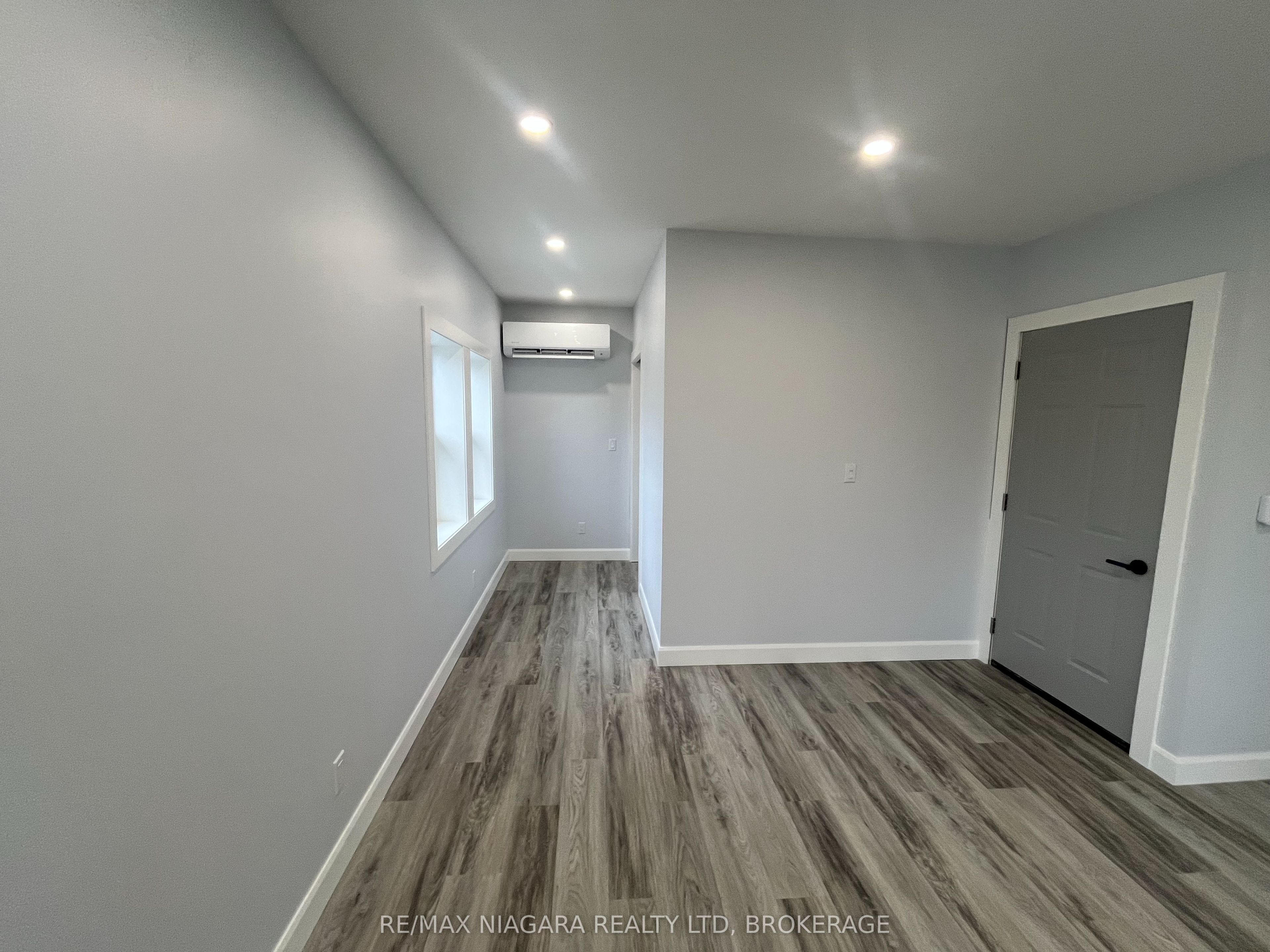 243 Dufferin Street Upper Front Property Photo 9