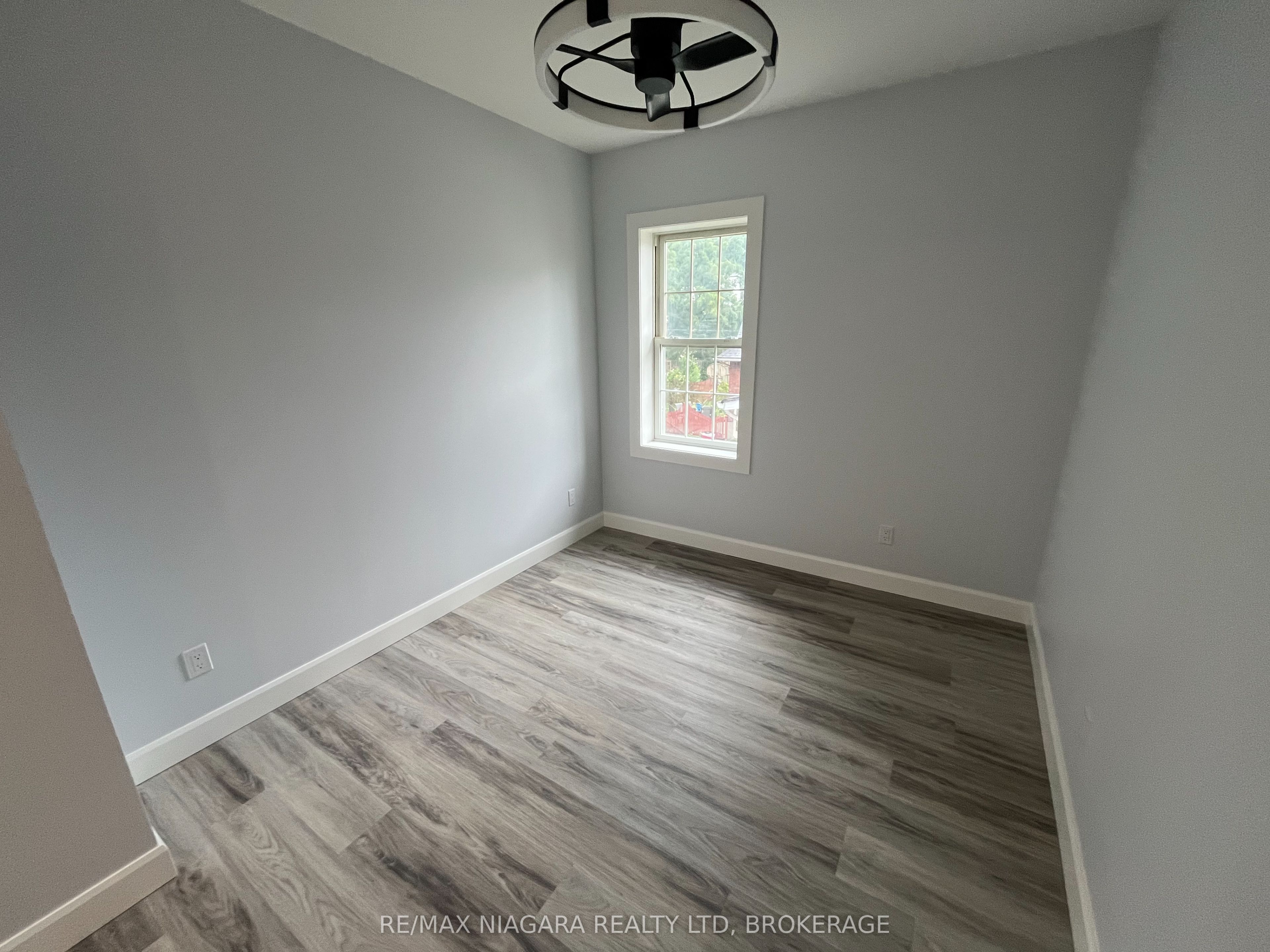 243 Dufferin Street Upper Front Property Photo 12