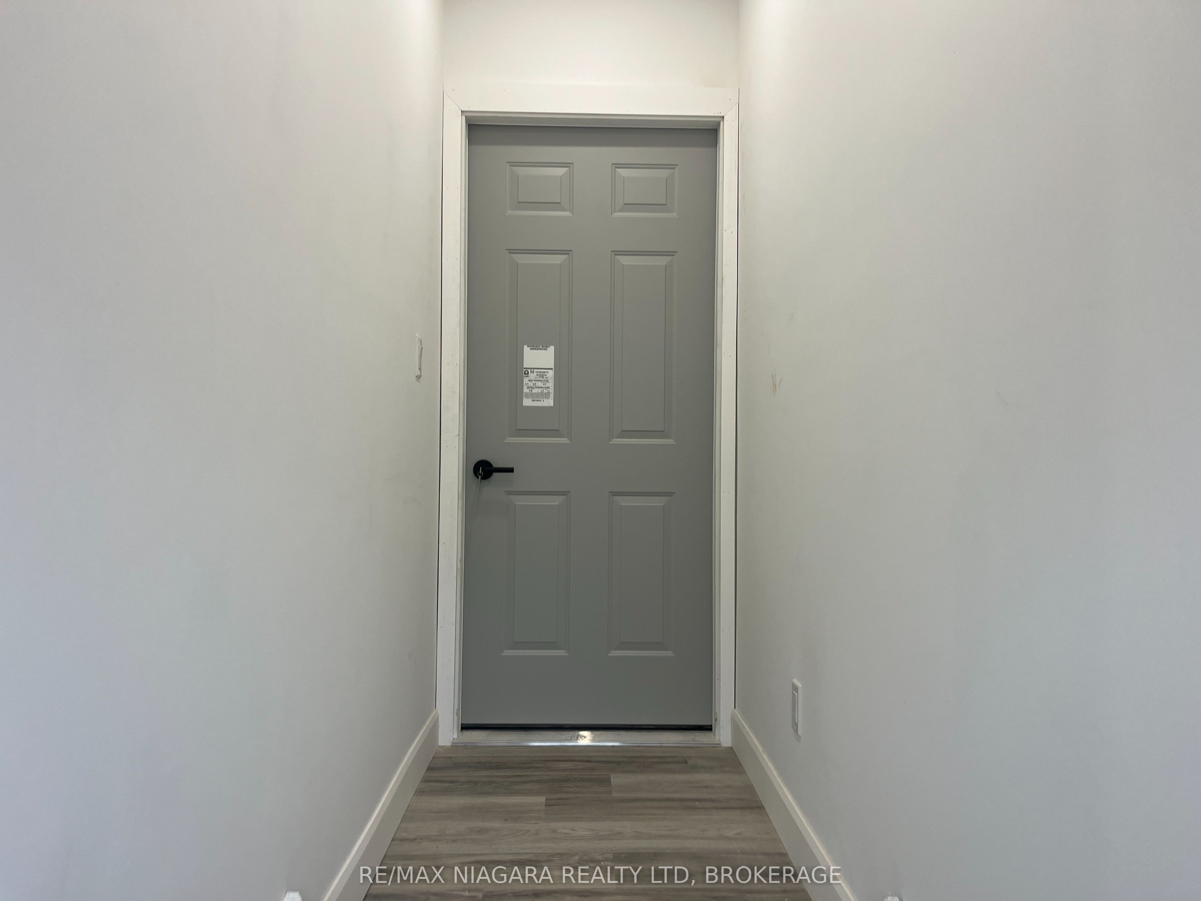 243 Dufferin Street Upper Front Property Photo 14