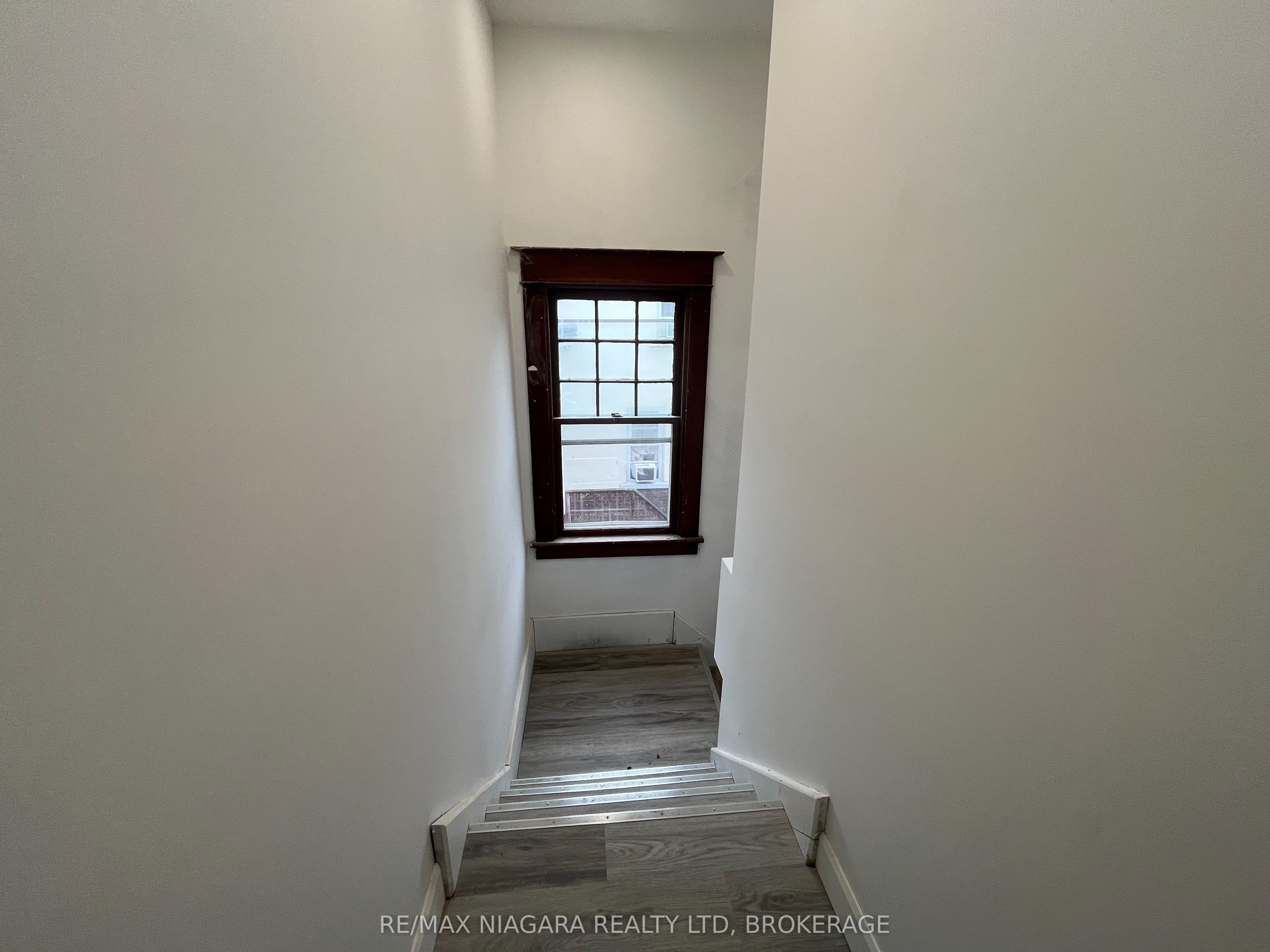 243 Dufferin Street Upper Front Property Photo 15