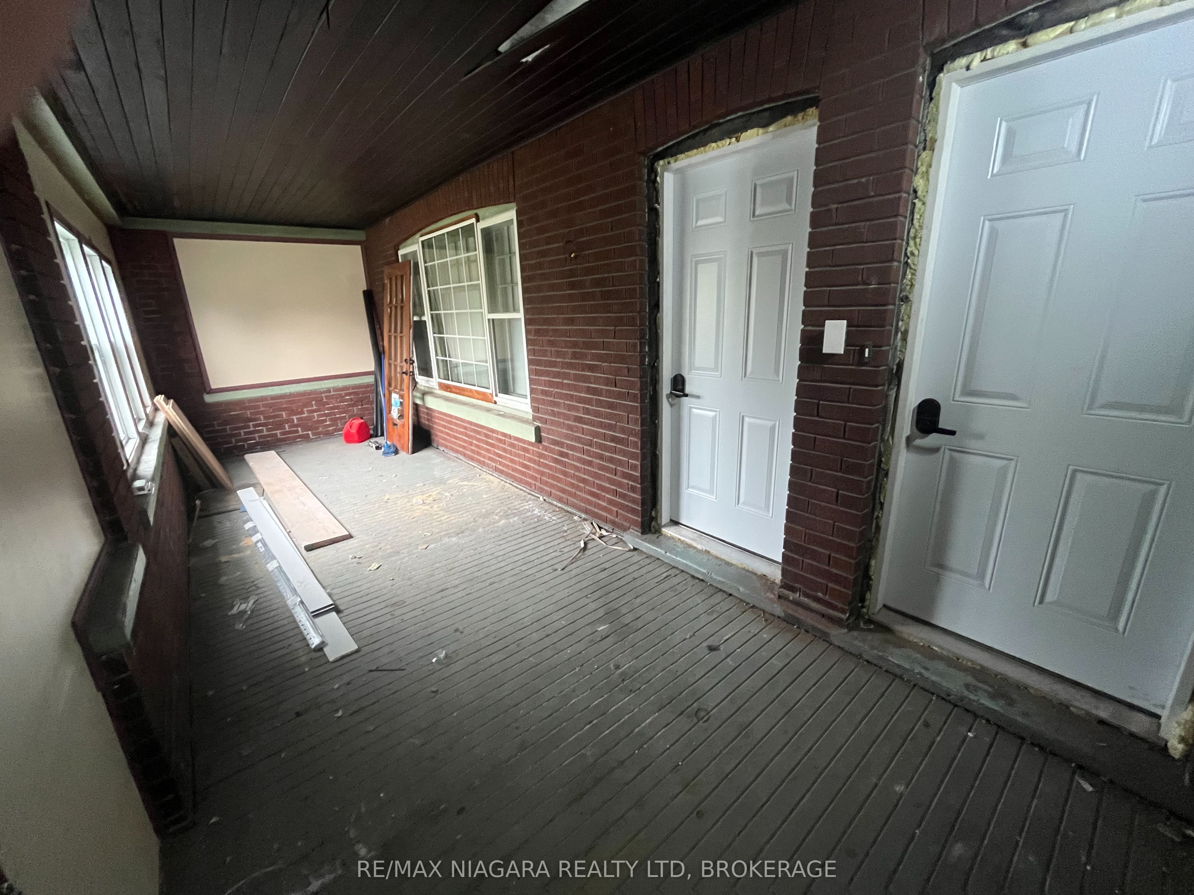 243 Dufferin Street Upper Front Property Photo 17