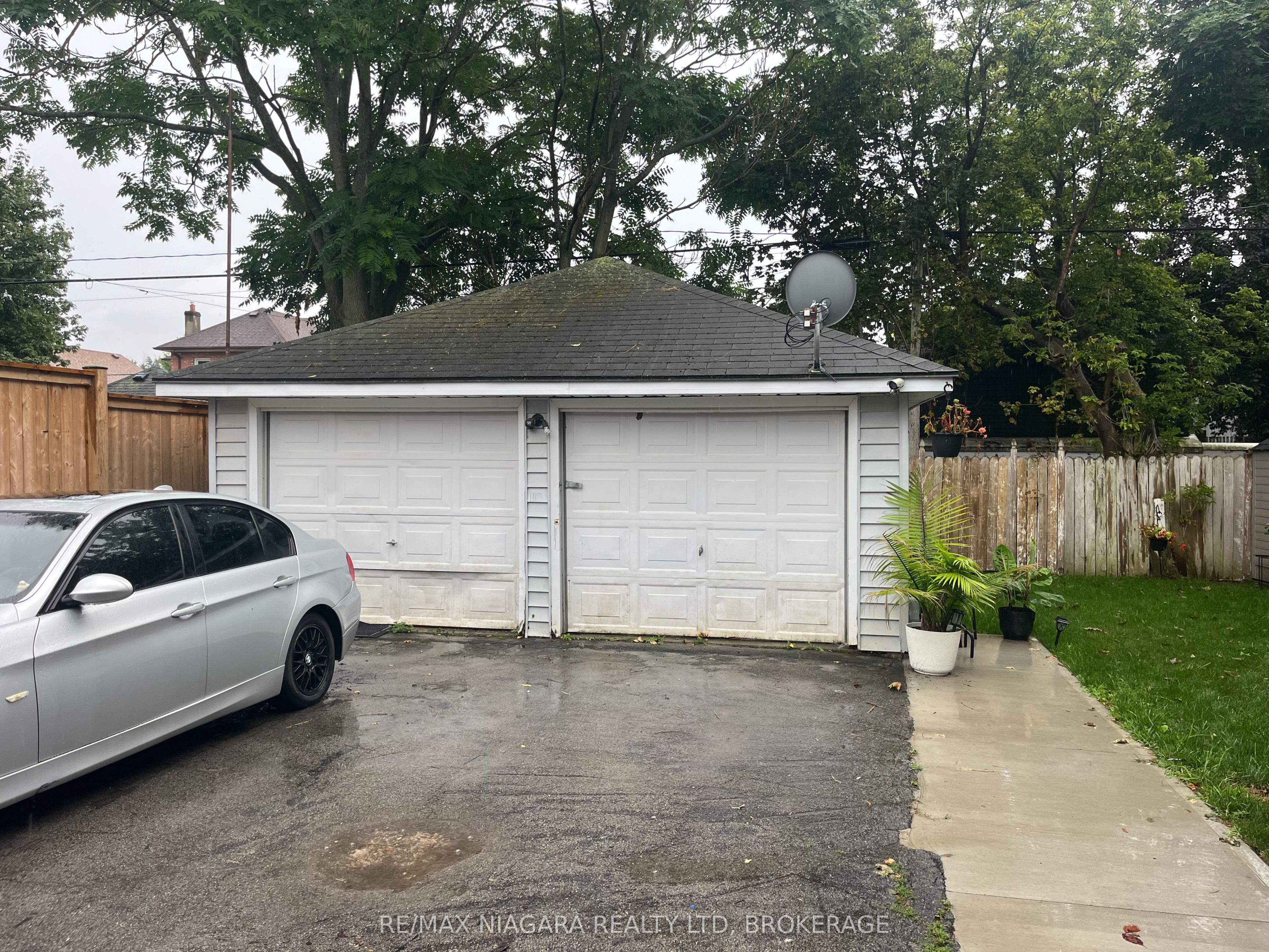 243 Dufferin Street Upper Front Property Photo 20