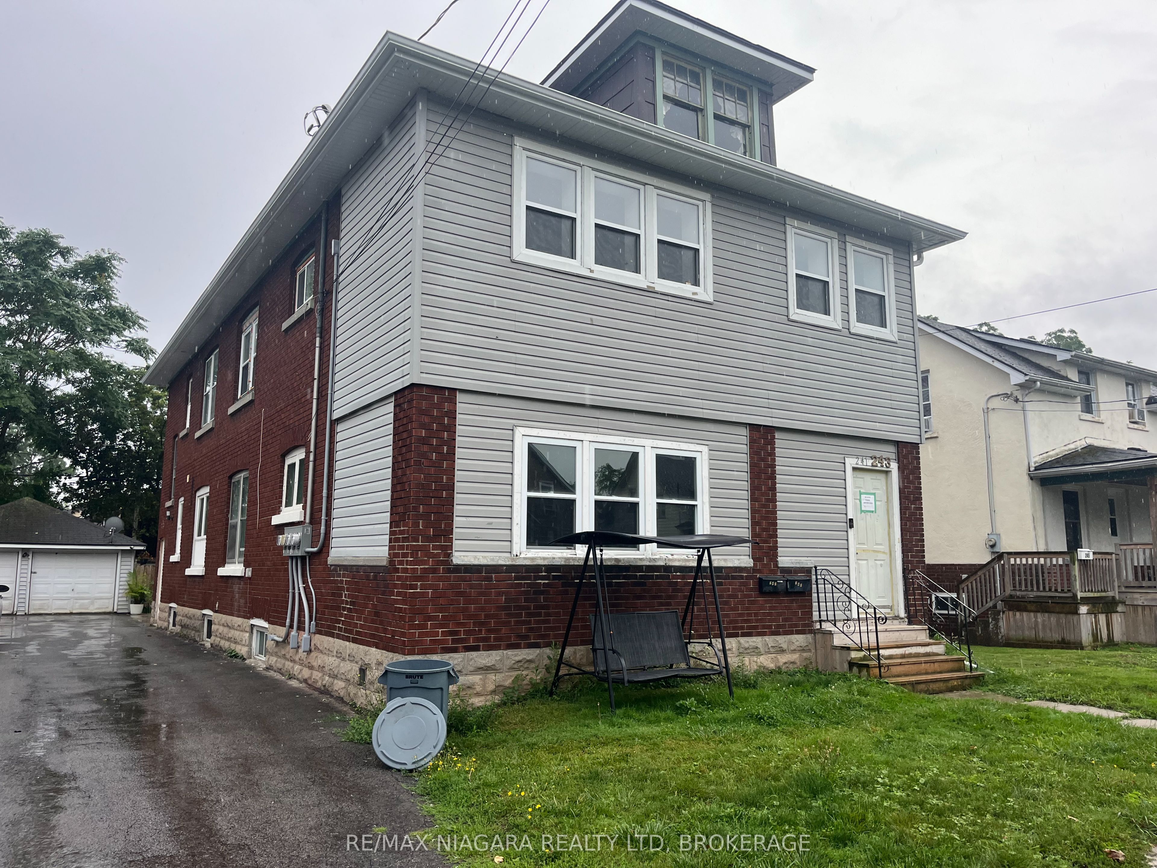 243 Dufferin Street Upper Front Property Photo 21
