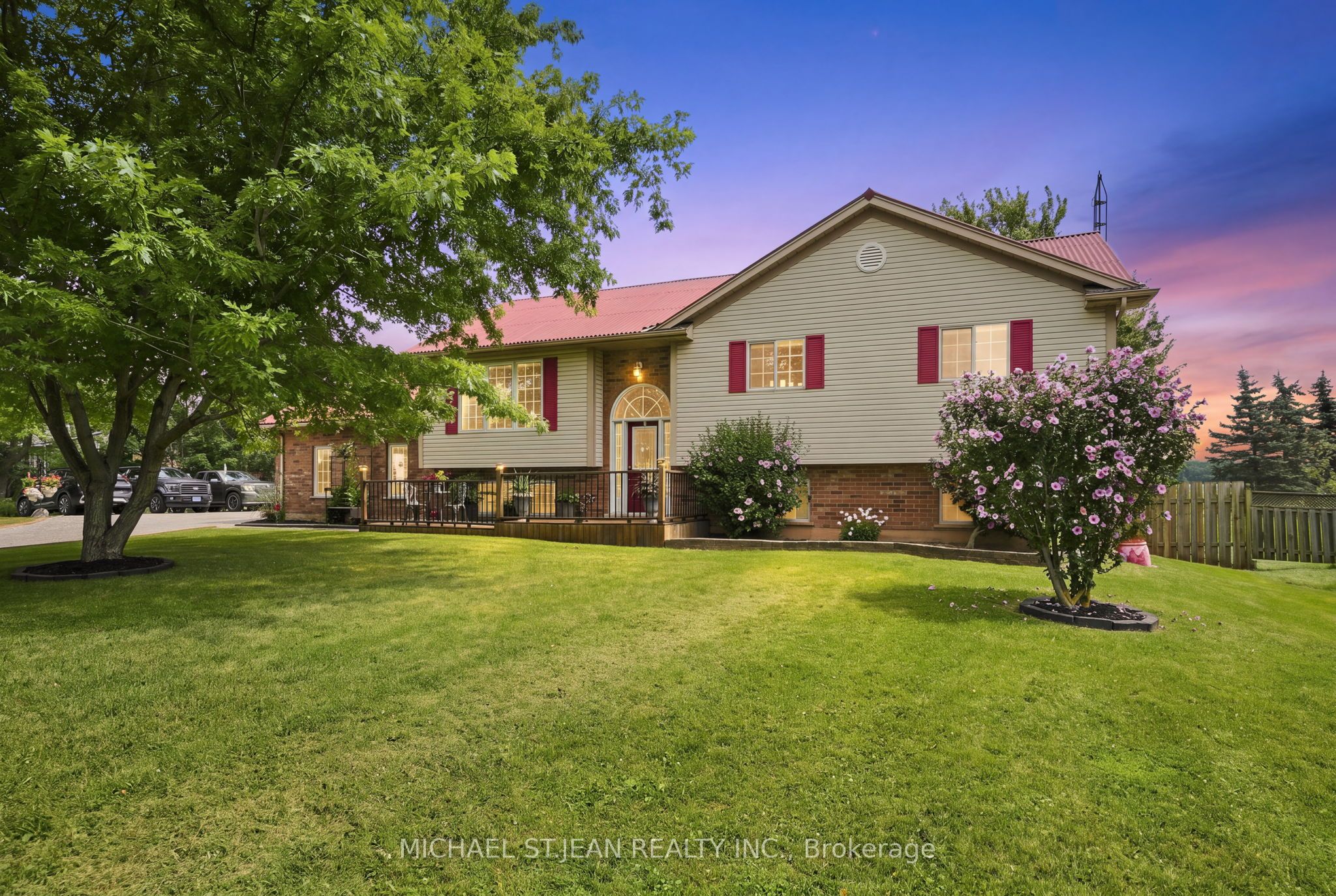 3557 Grimsby Road Property Photo 1