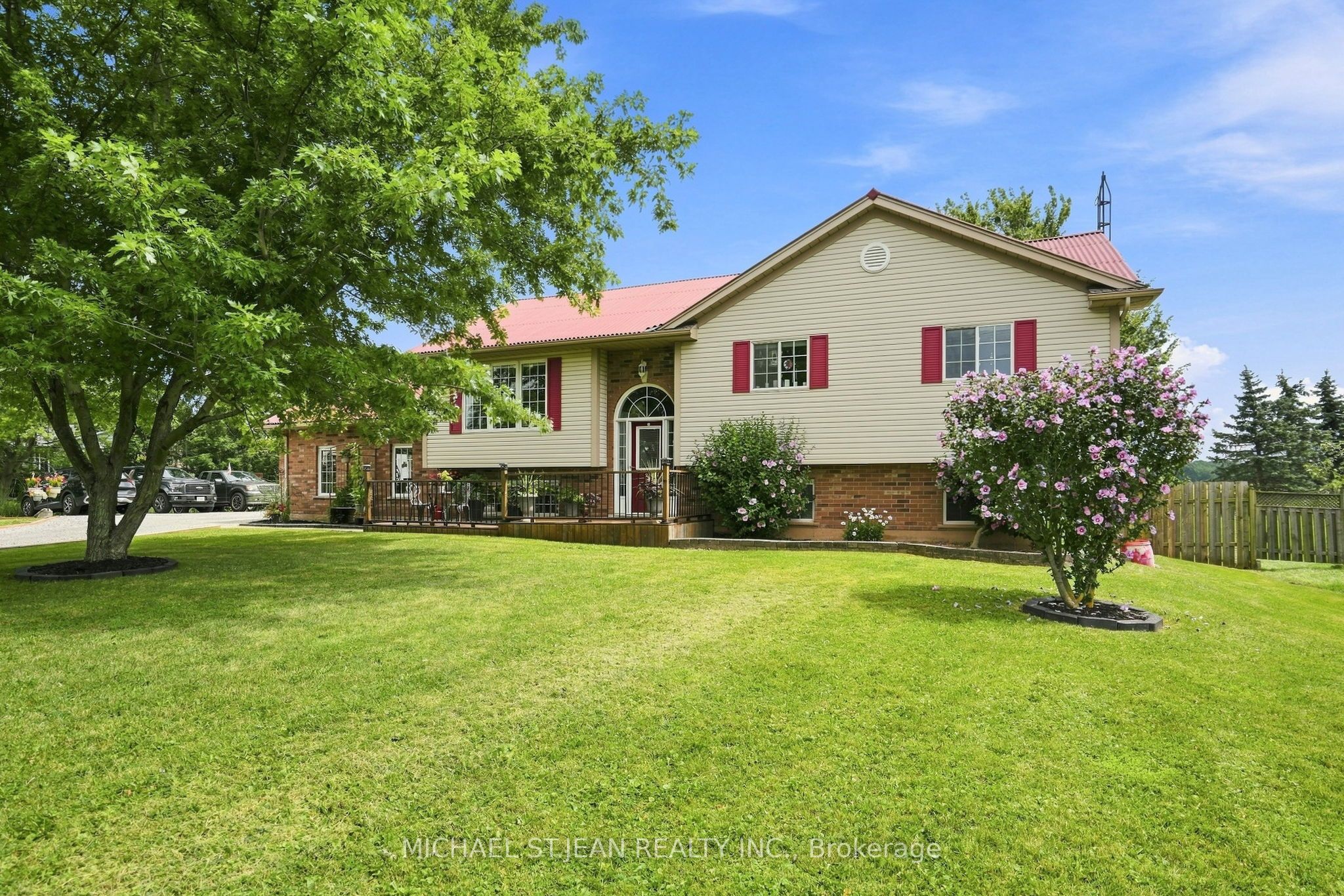 3557 Grimsby Road Property Photo 2