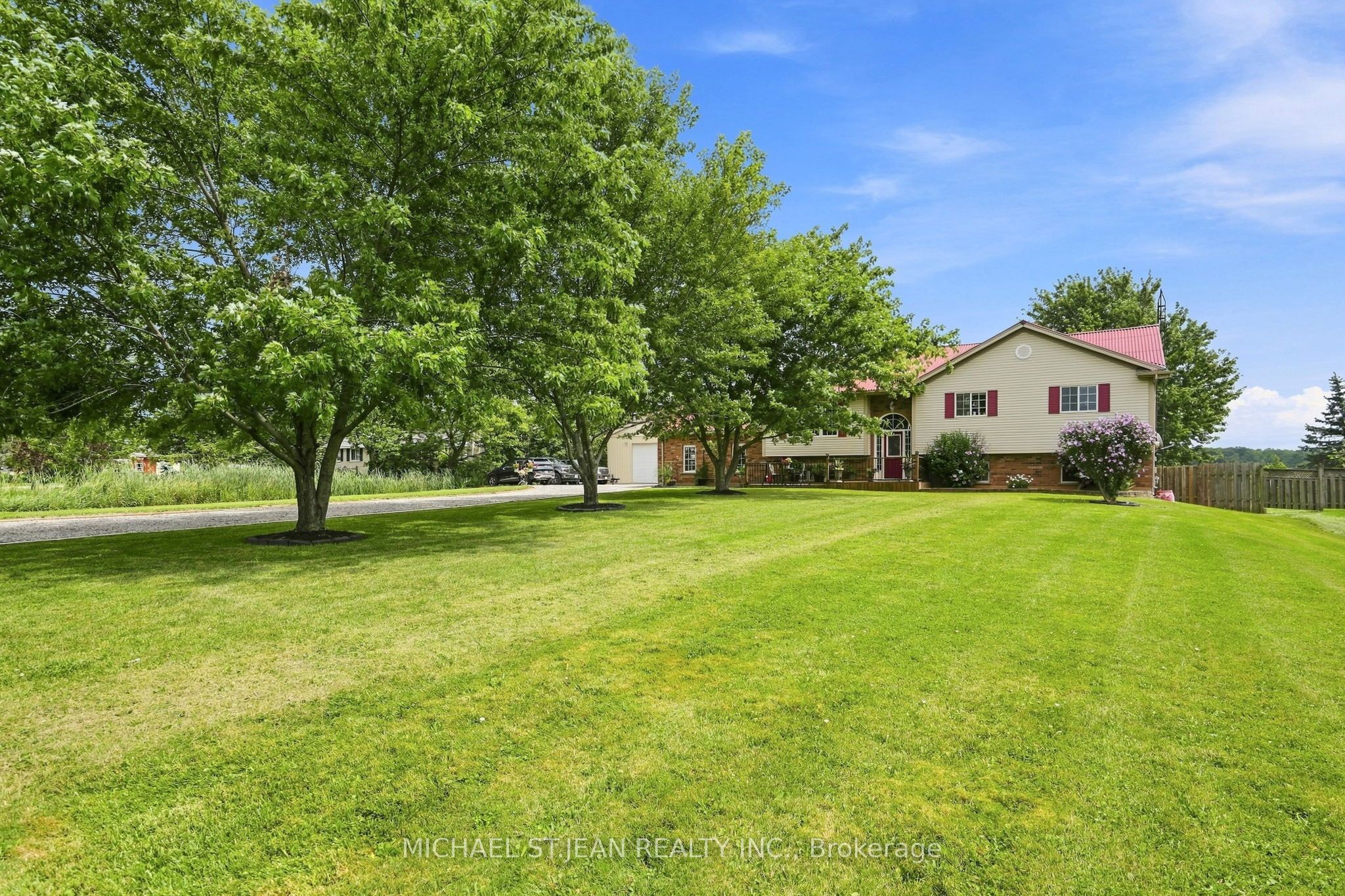3557 Grimsby Road Property Photo 3