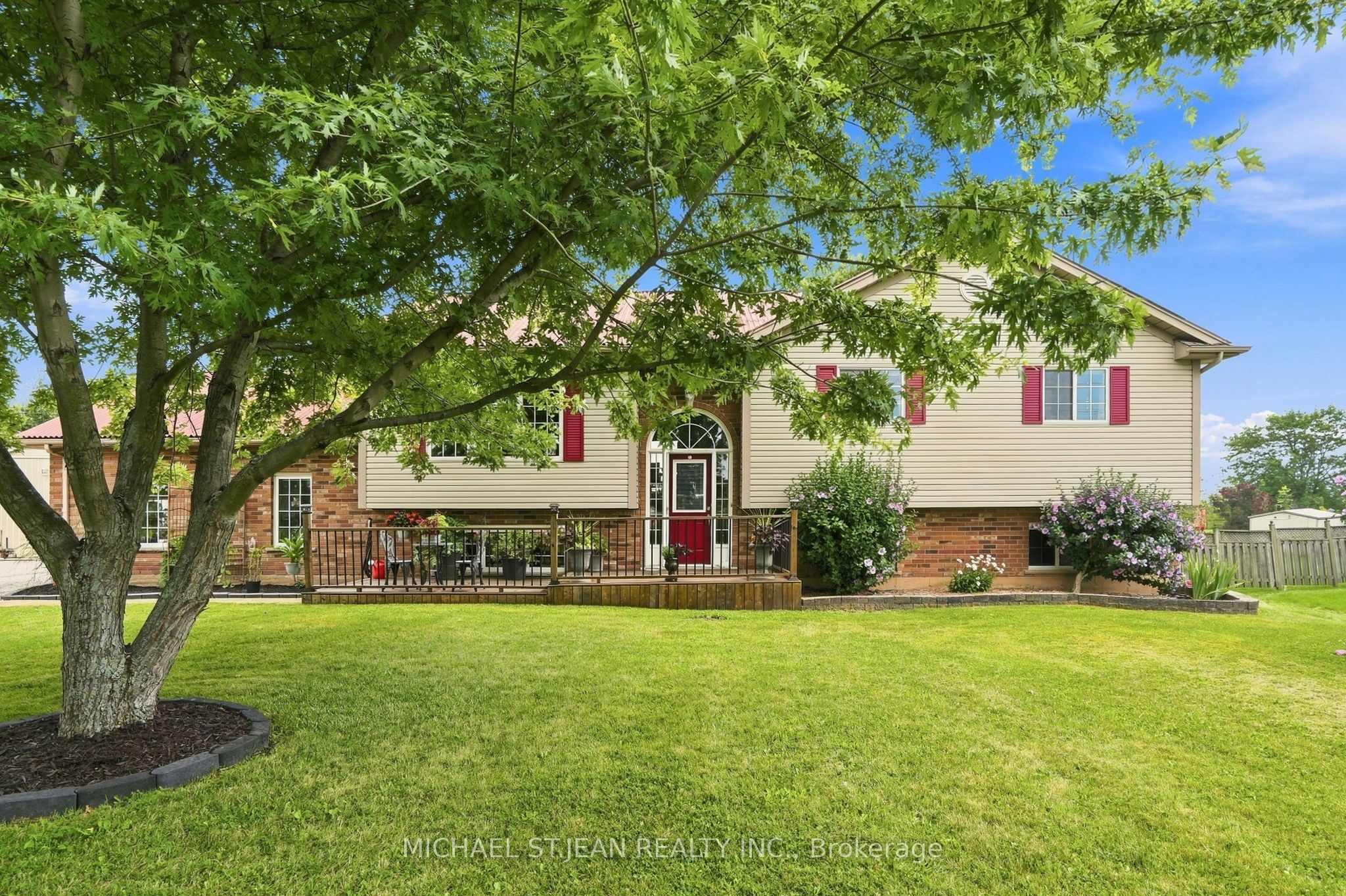 3557 Grimsby Road Property Photo 4