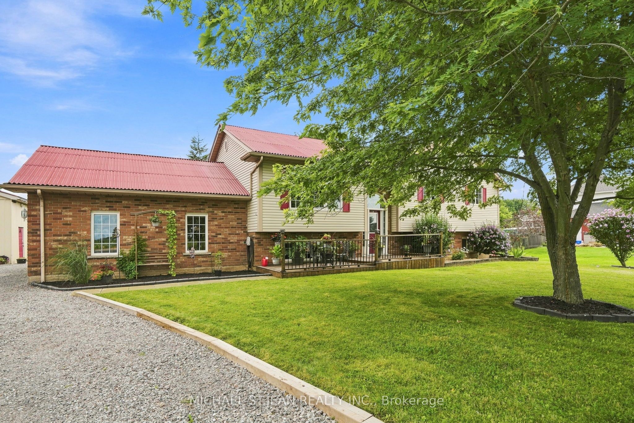 3557 Grimsby Road Property Photo 5