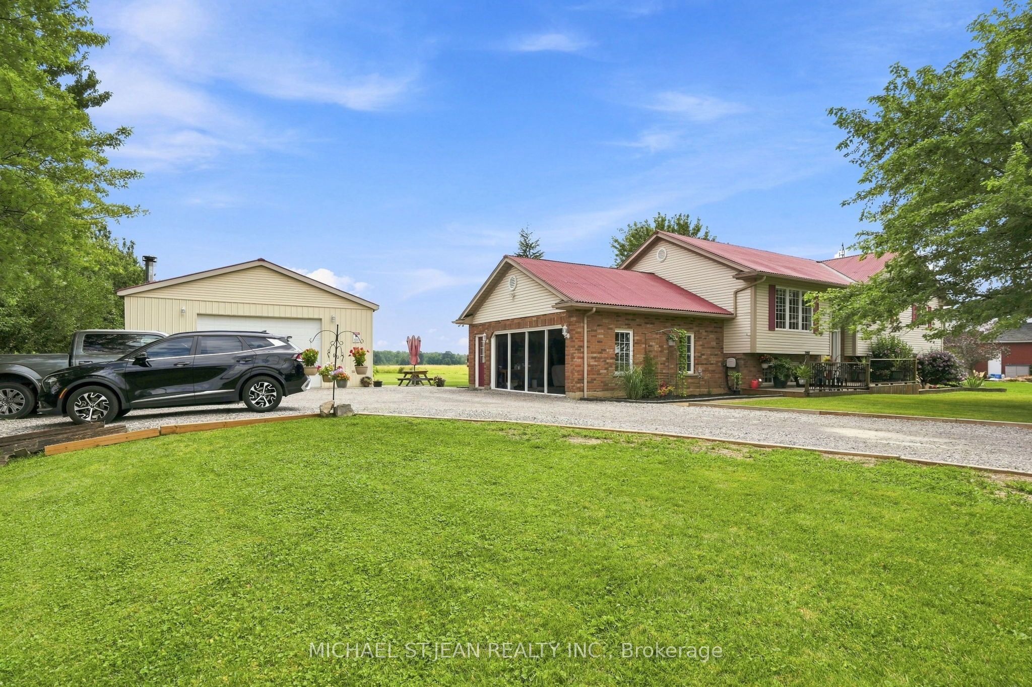 3557 Grimsby Road Property Photo 7