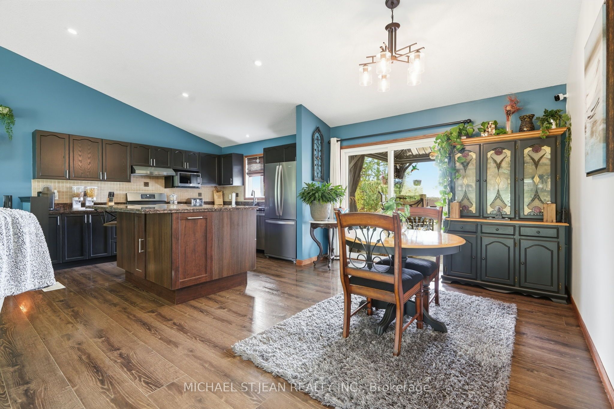 3557 Grimsby Road Property Photo 12