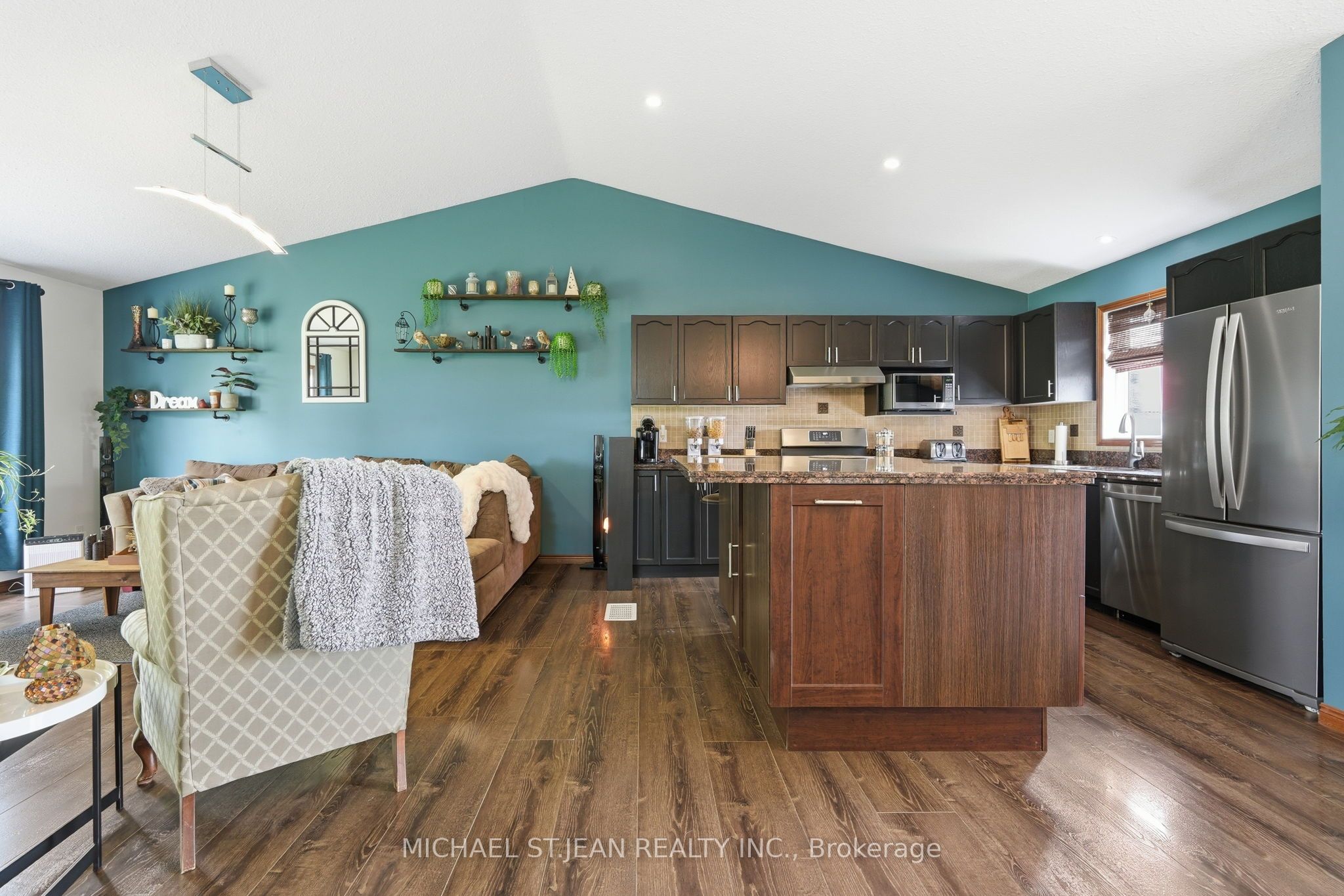 3557 Grimsby Road Property Photo 14