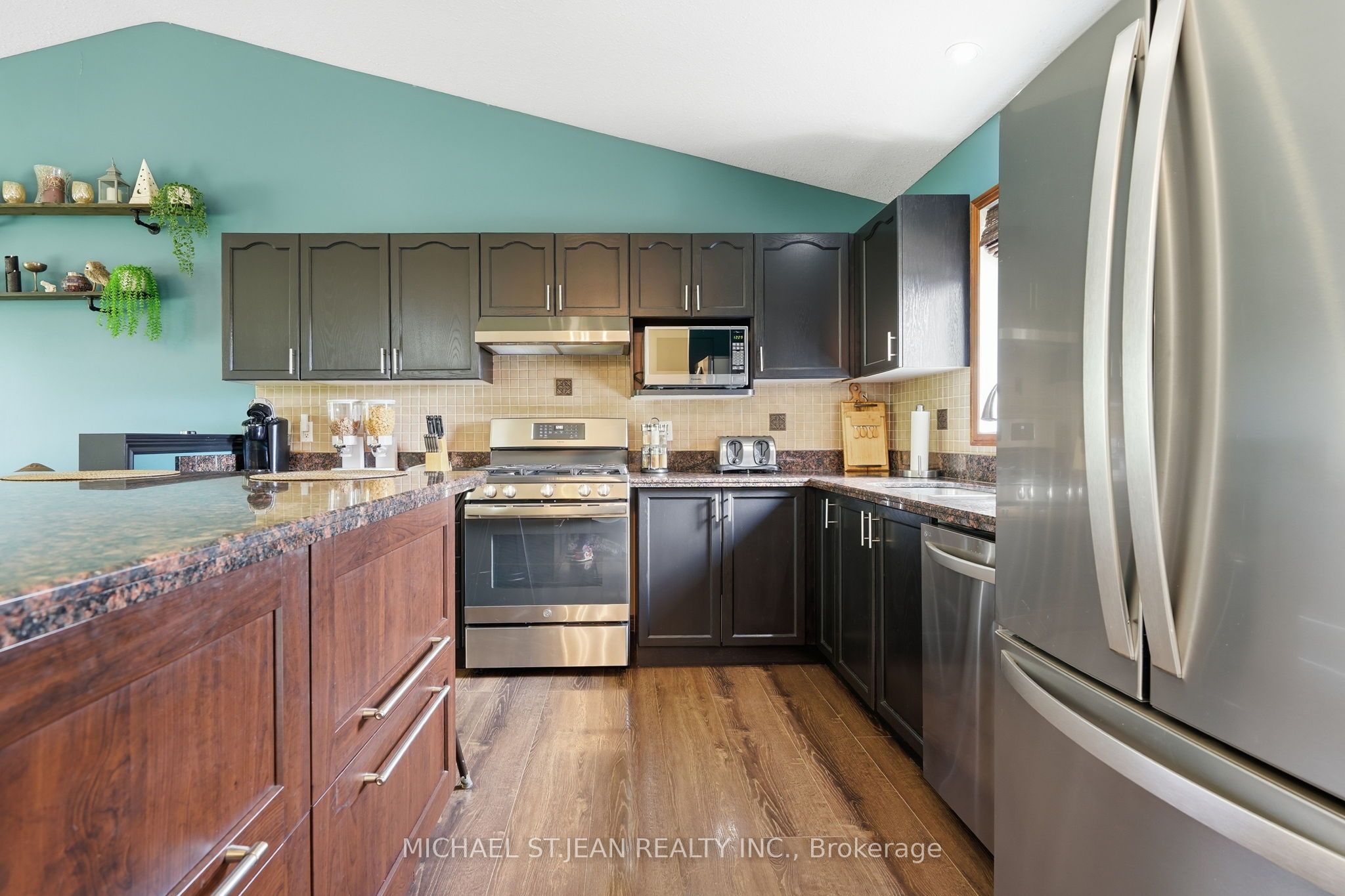 3557 Grimsby Road Property Photo 15