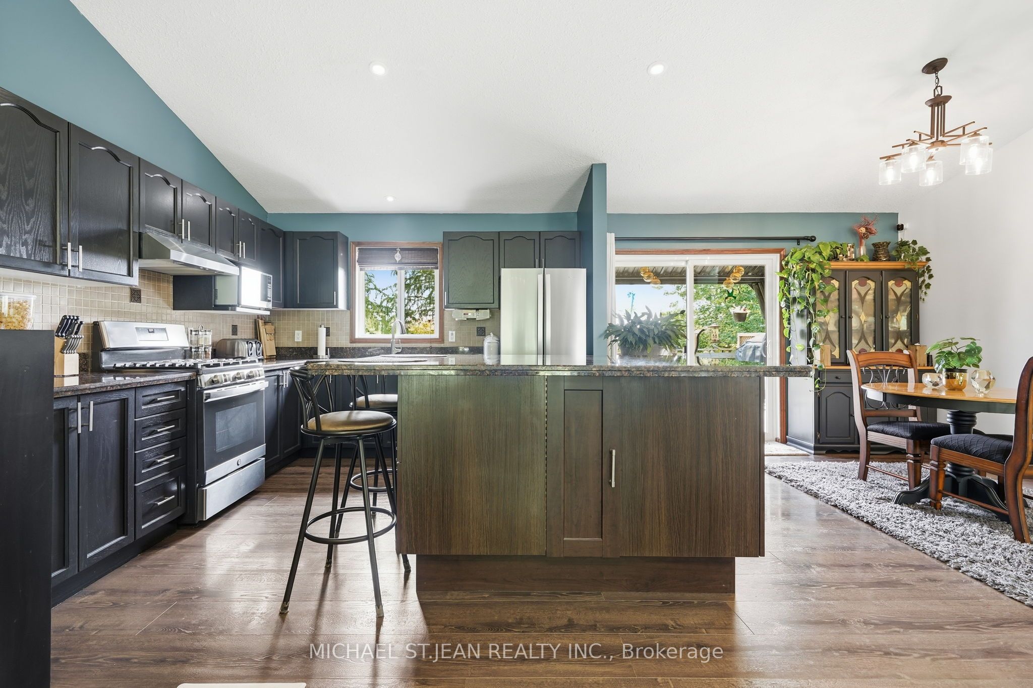 3557 Grimsby Road Property Photo 16