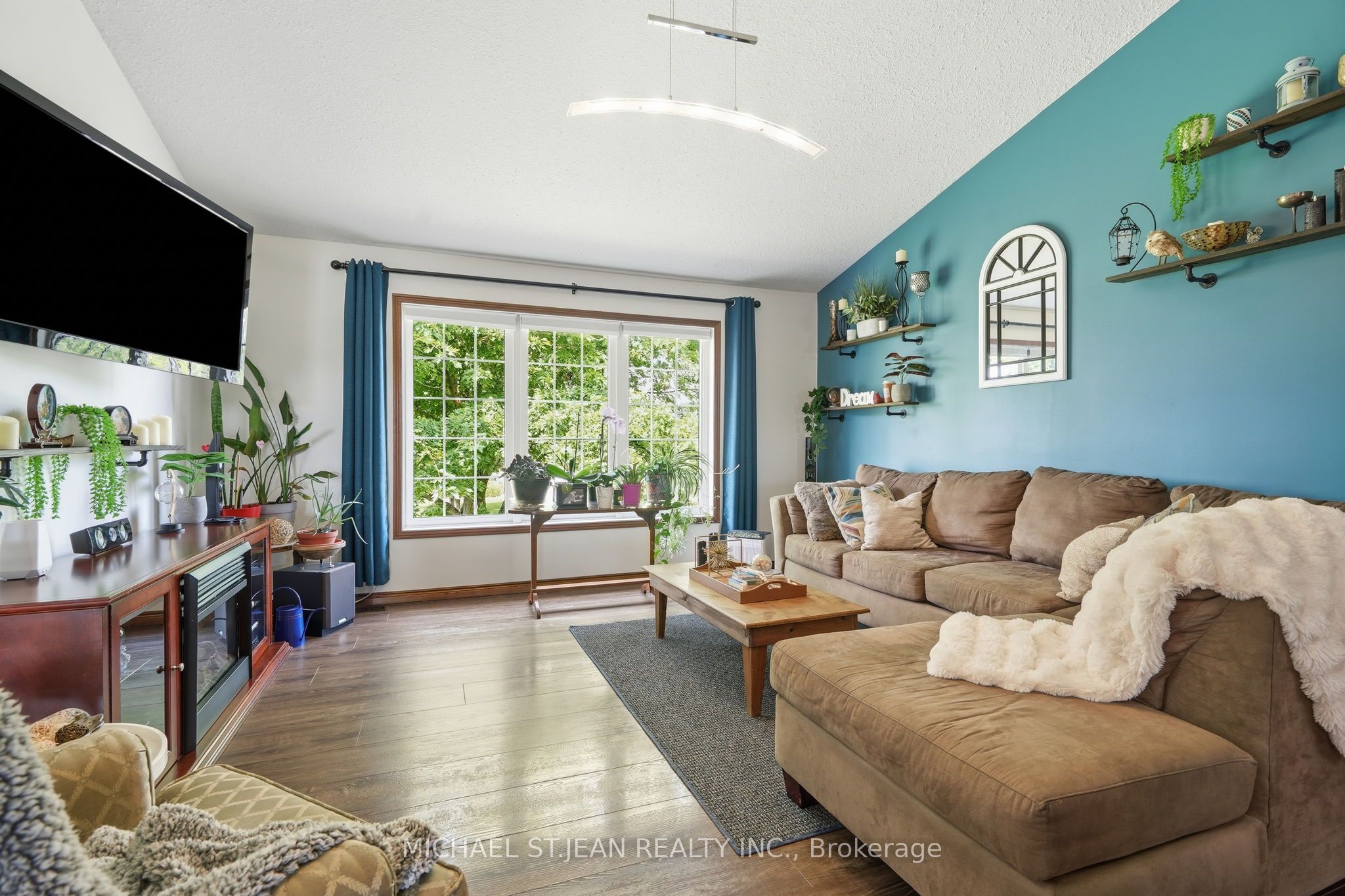 3557 Grimsby Road Property Photo 18
