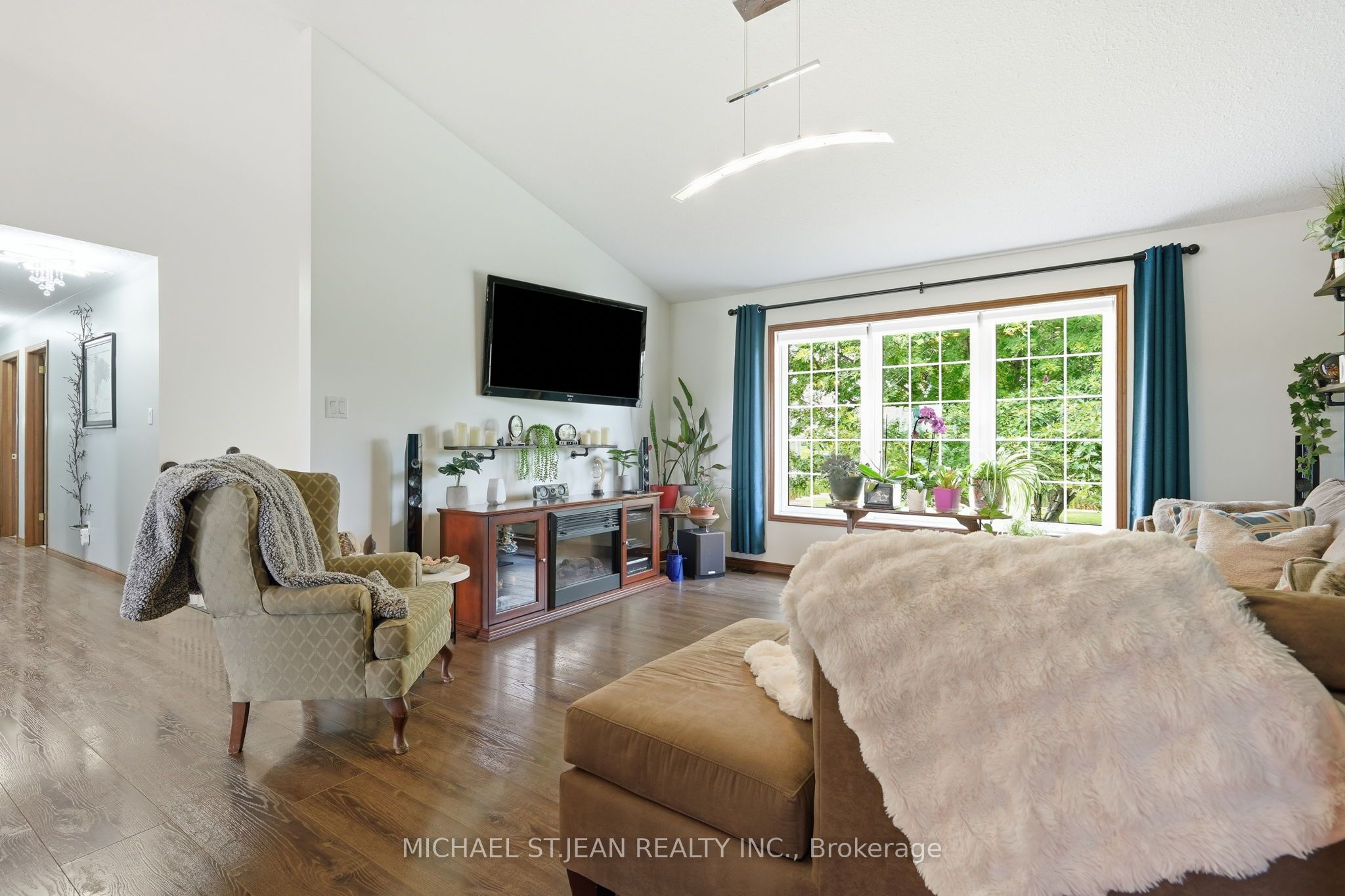 3557 Grimsby Road Property Photo 19