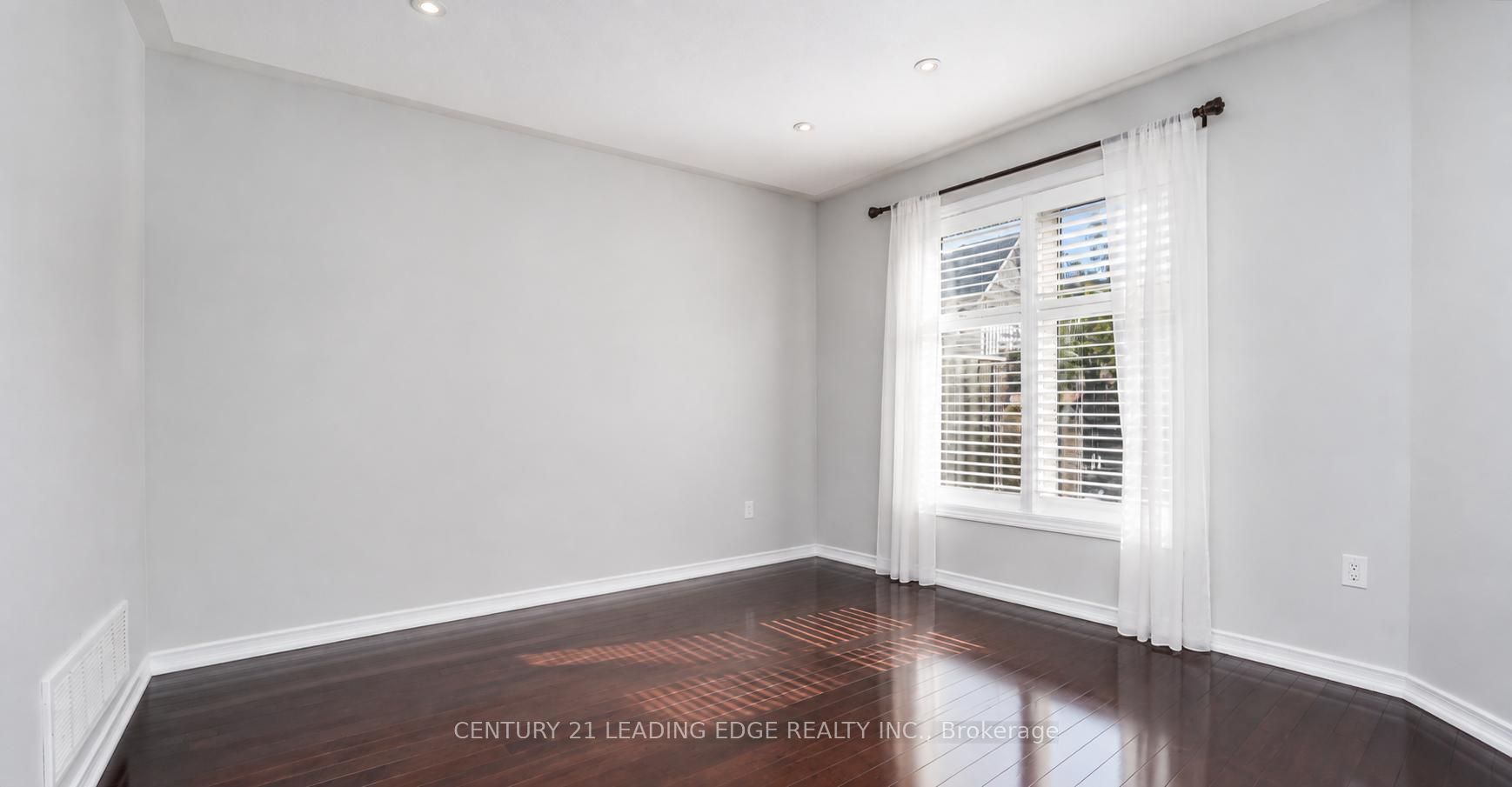 26 Duncan Avenue Property Photo 5