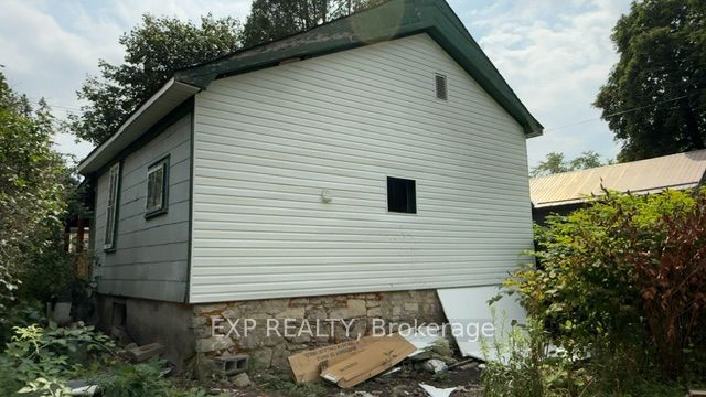 348 Frank Street Property Photo 2