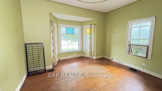 348 Frank Street Property Photo 3