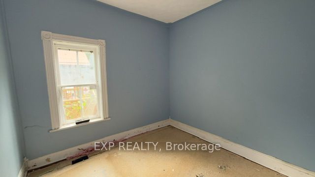 348 Frank Street Property Photo 4
