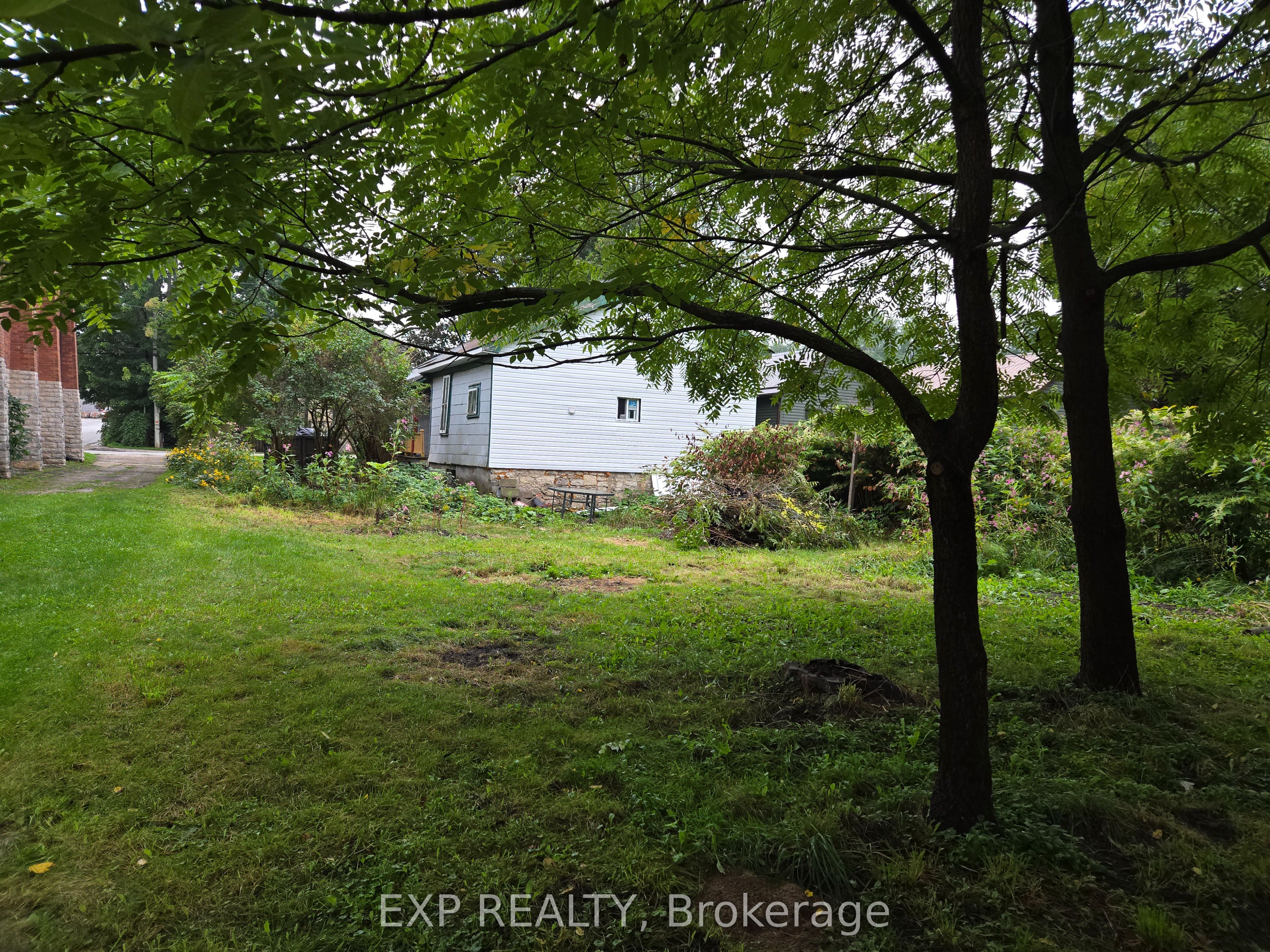 348 Frank Street Property Photo 15