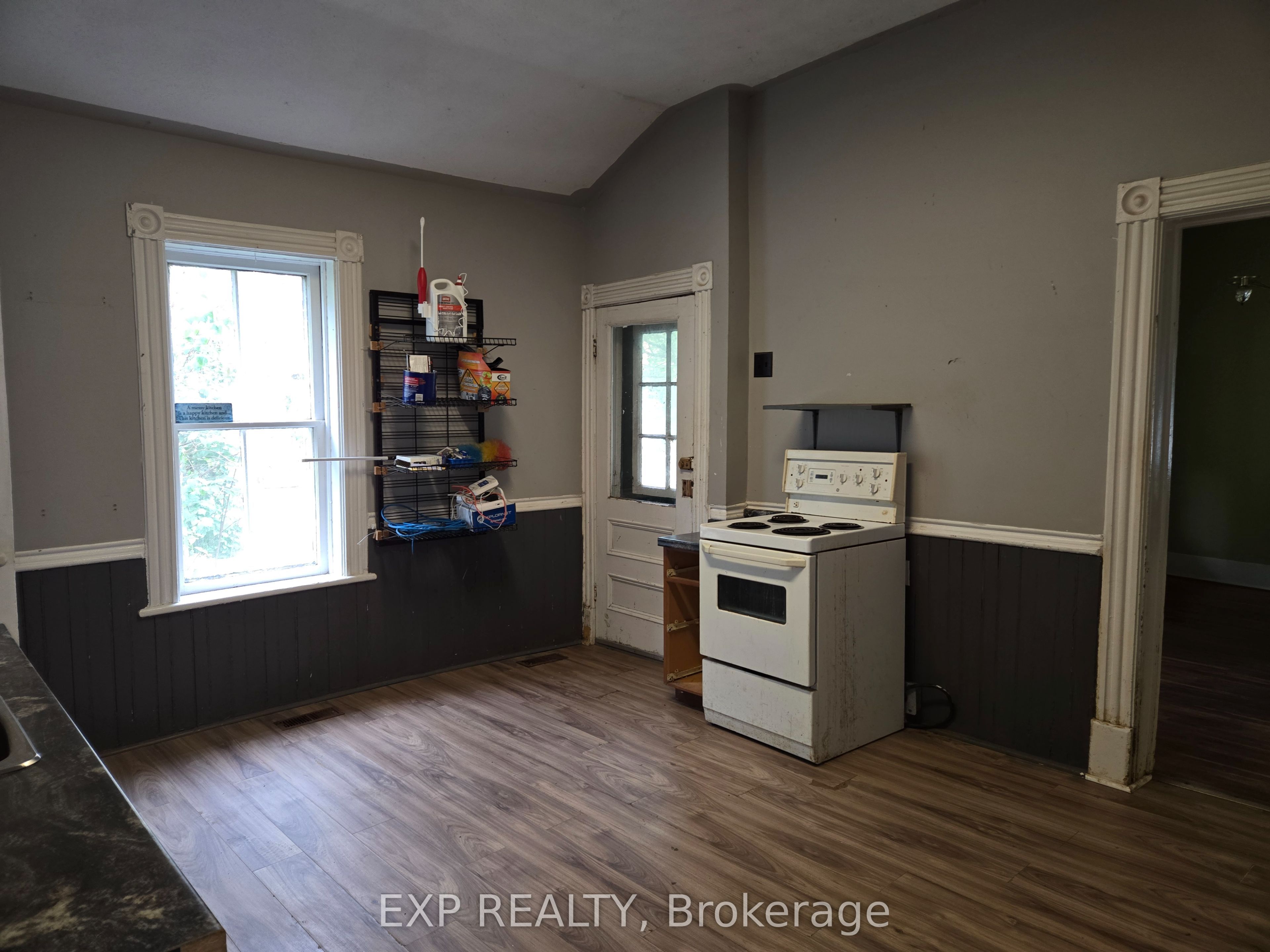 348 Frank Street Property Photo 23