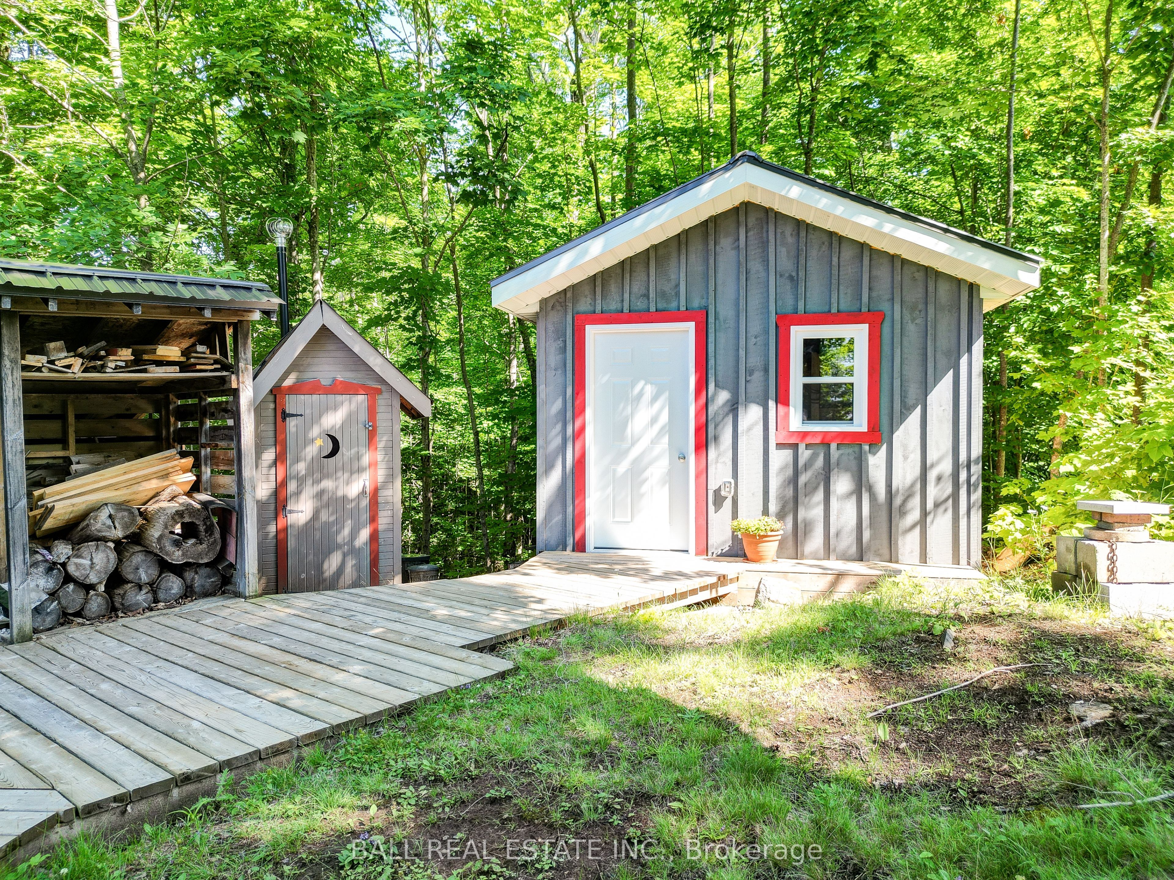 351 Limerick Lake Shore N Property Photo 13