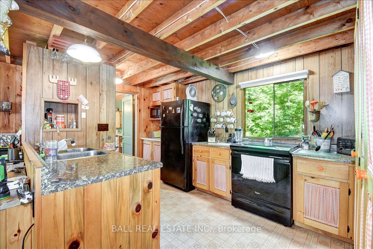 351 Limerick Lake Shore N Property Photo 25