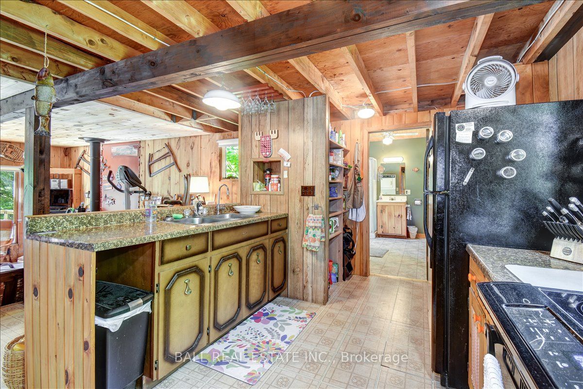 351 Limerick Lake Shore N Property Photo 26