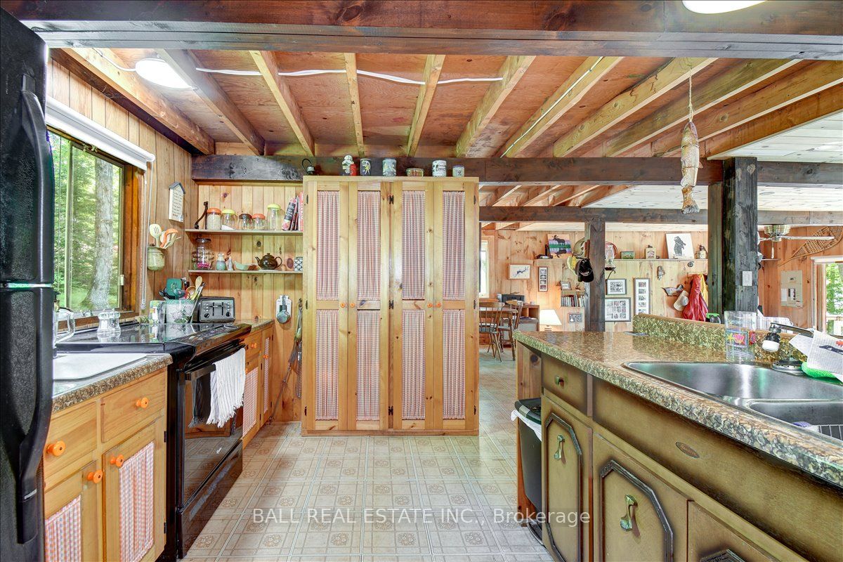 351 Limerick Lake Shore N Property Photo 27
