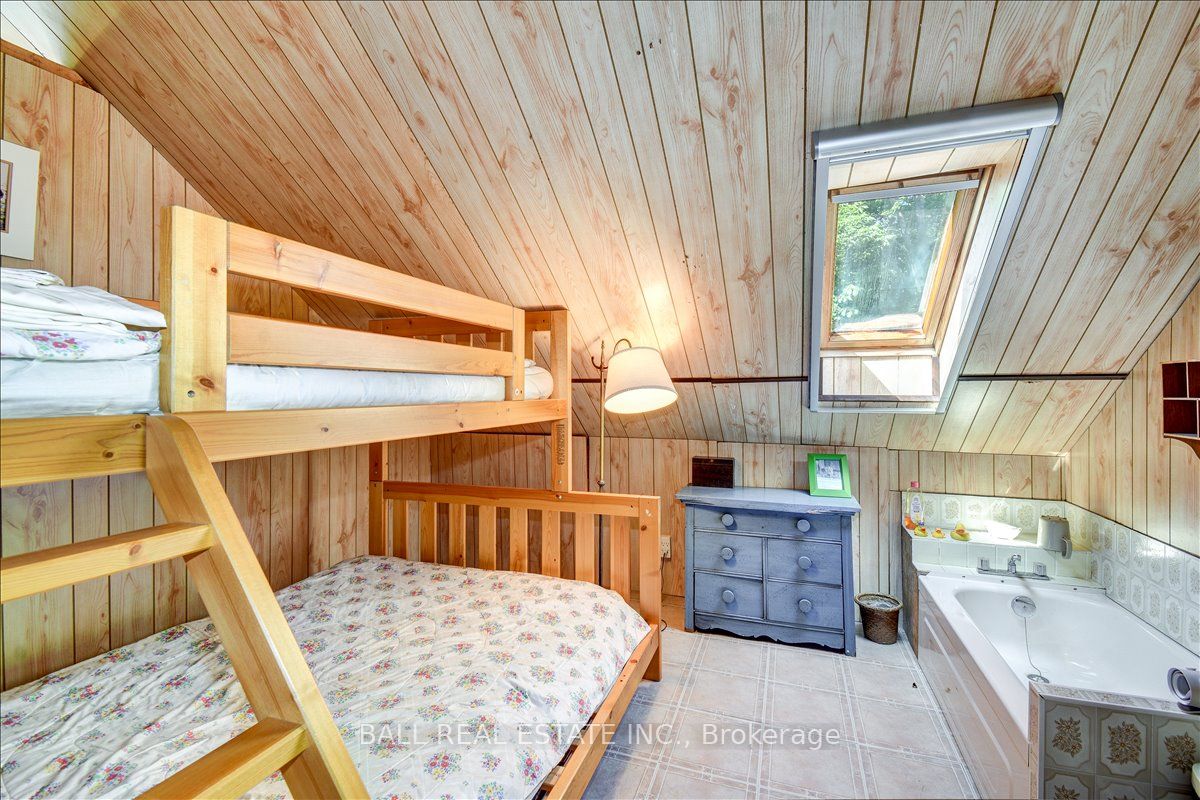 351 Limerick Lake Shore N Property Photo 36
