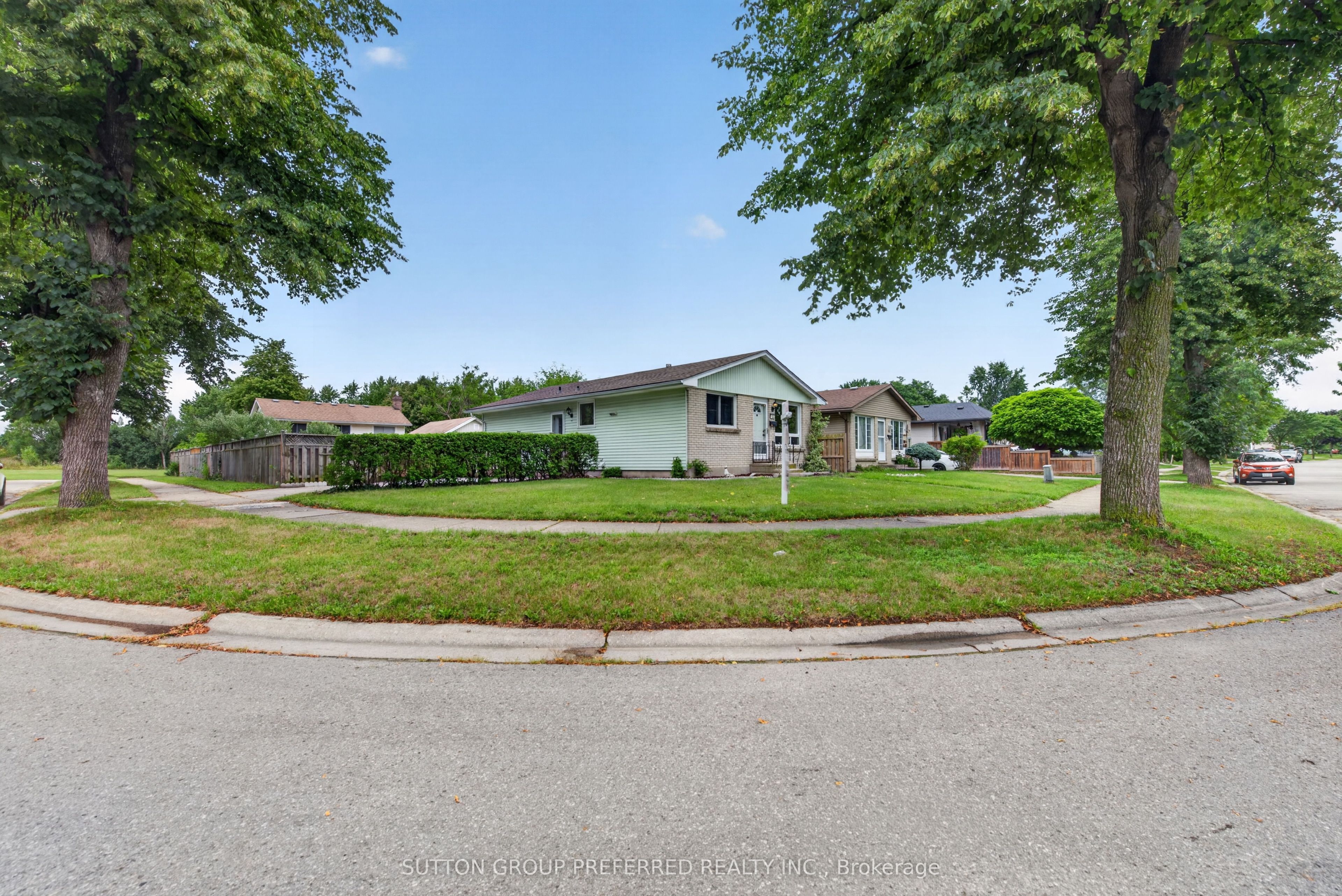 53 Renny Crescent Property Photo 3