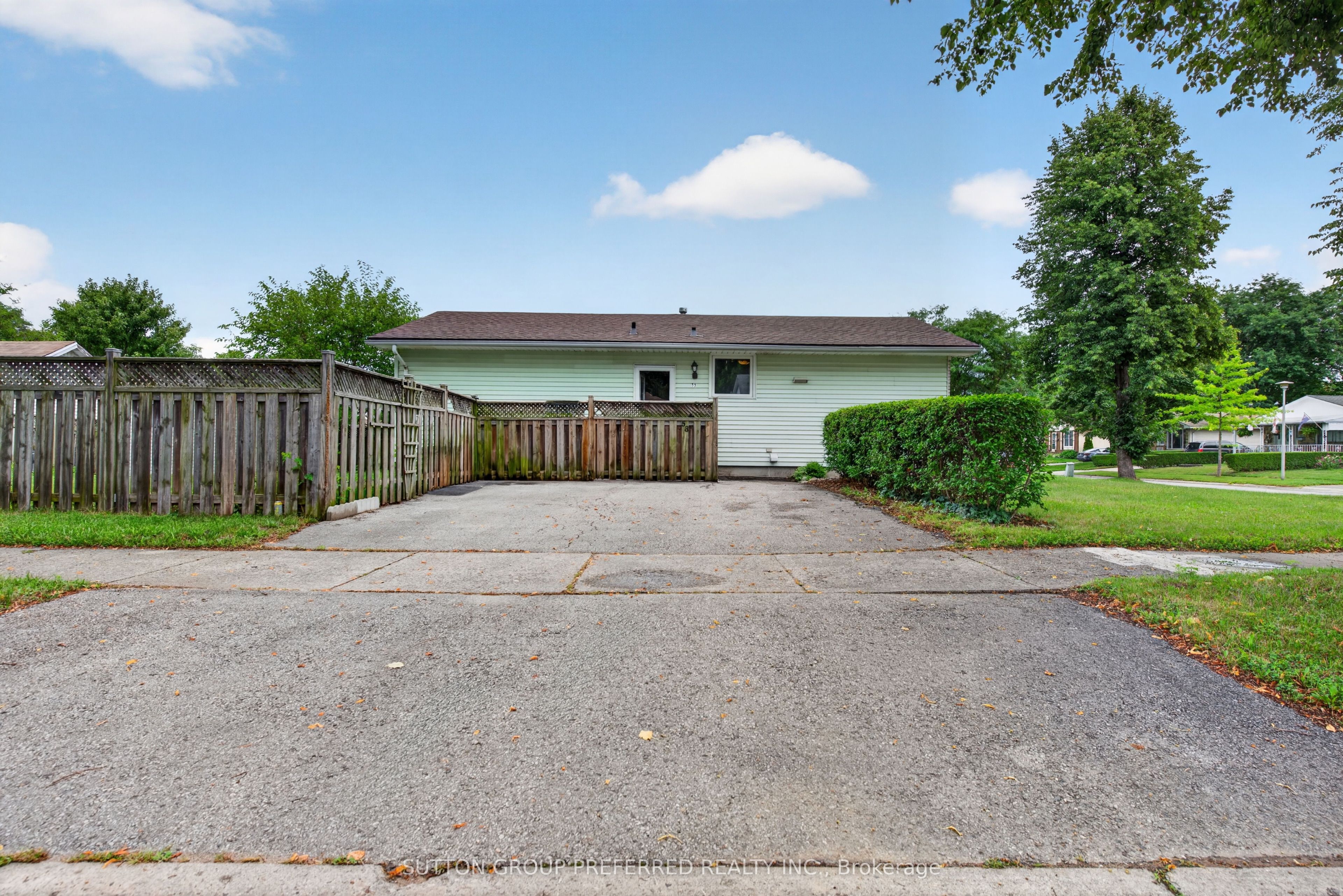 53 Renny Crescent Property Photo 4