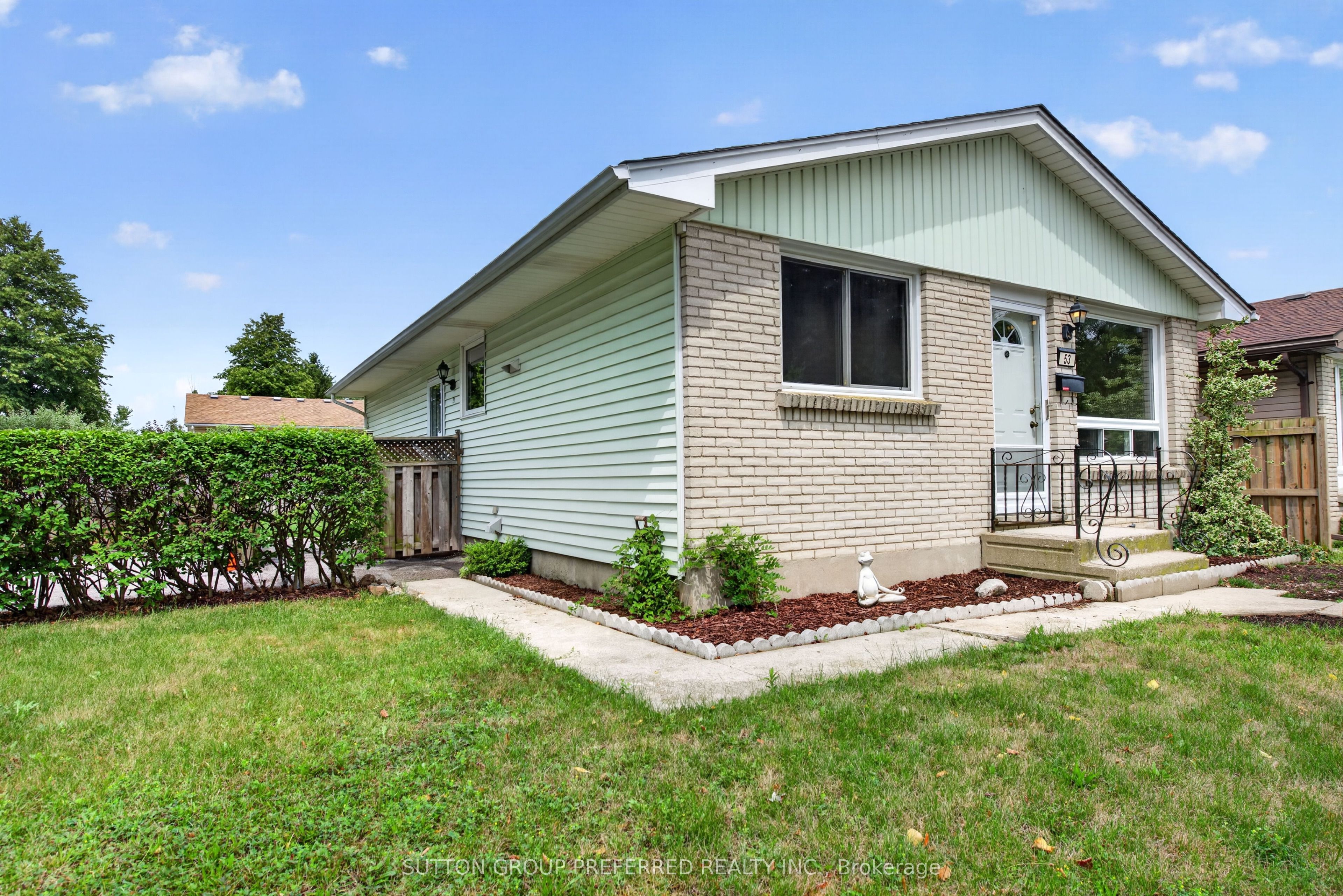 53 Renny Crescent Property Photo 7
