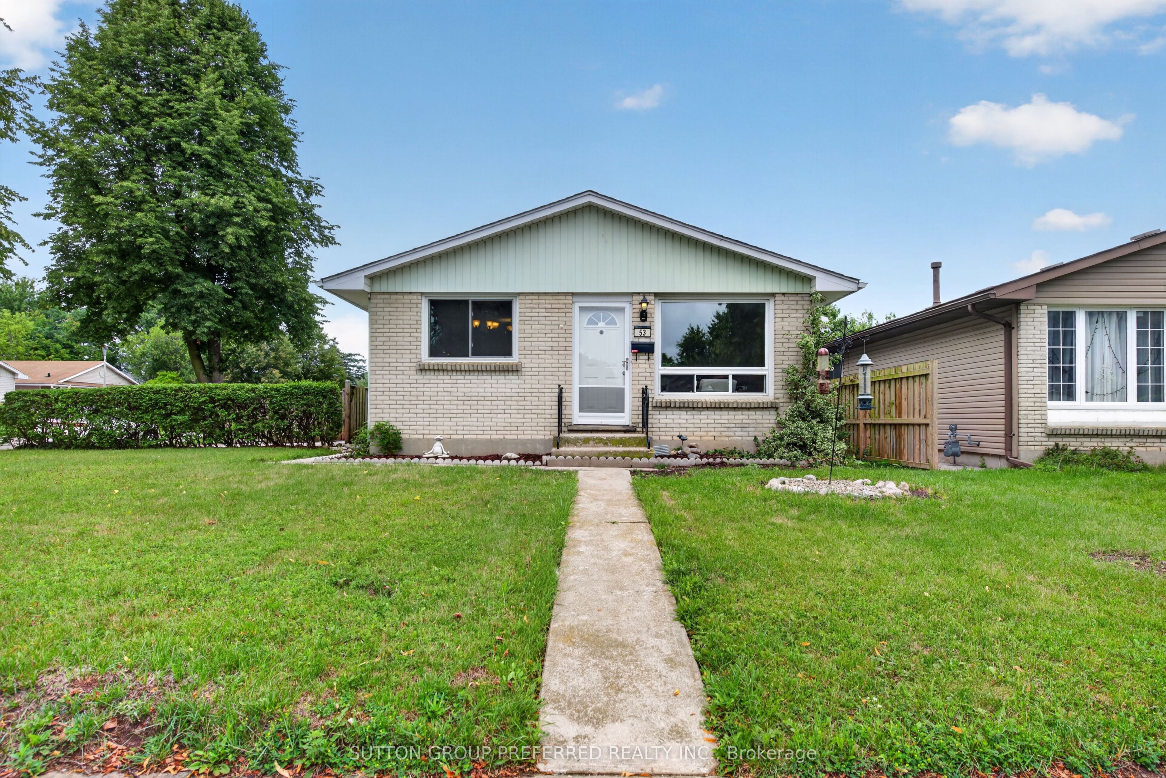 53 Renny Crescent Property Photo 8