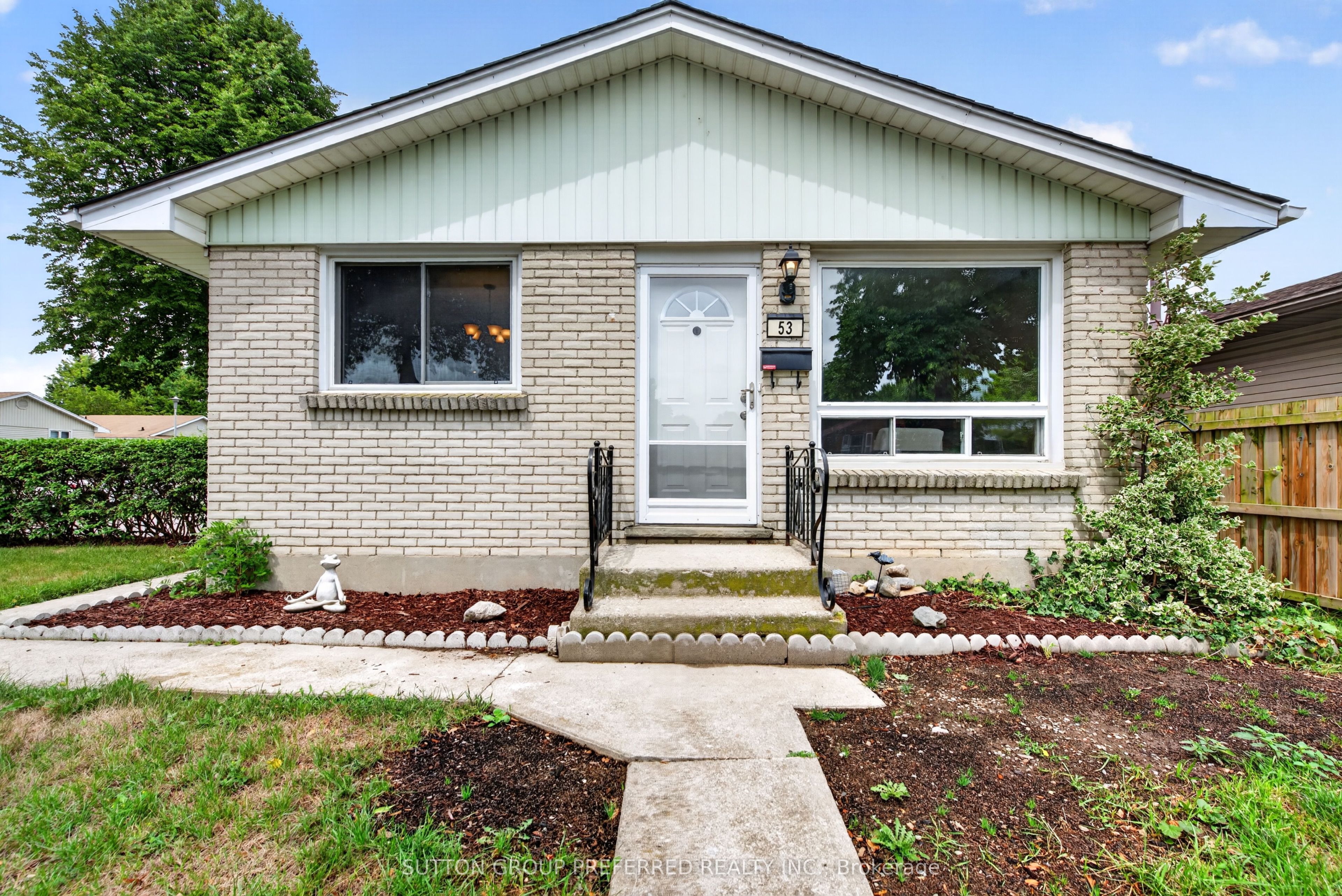 53 Renny Crescent Property Photo 9